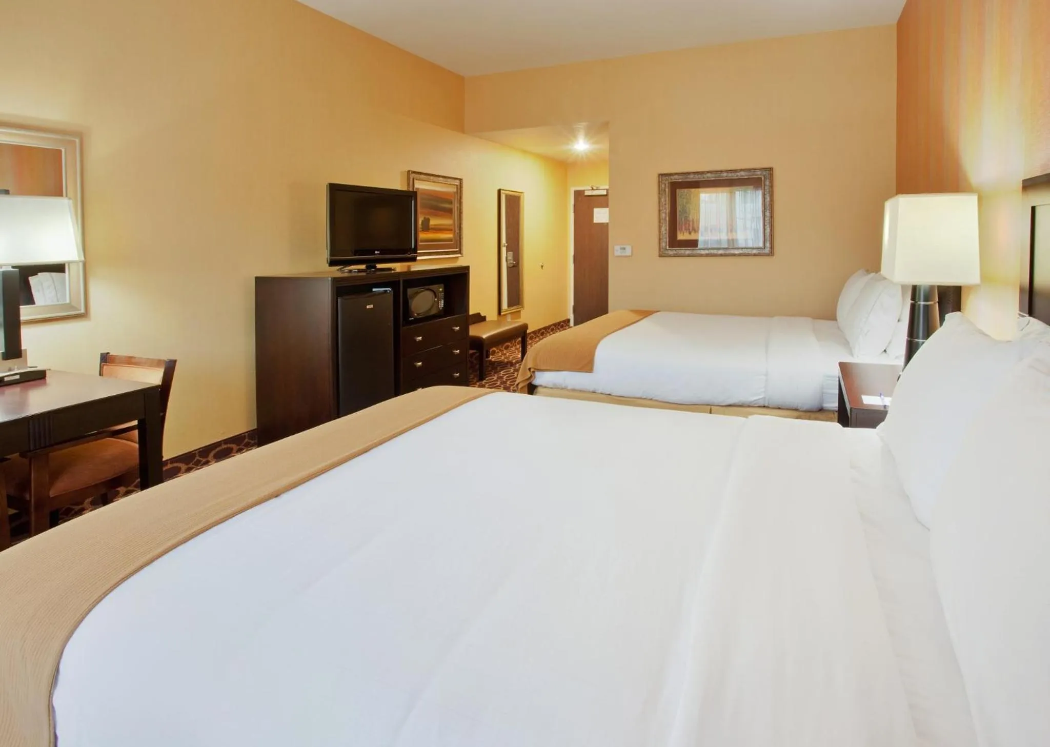 Photo of the whole room, Bed in Holiday Inn Express & Suites Sacramento NE Cal Expo by IHG