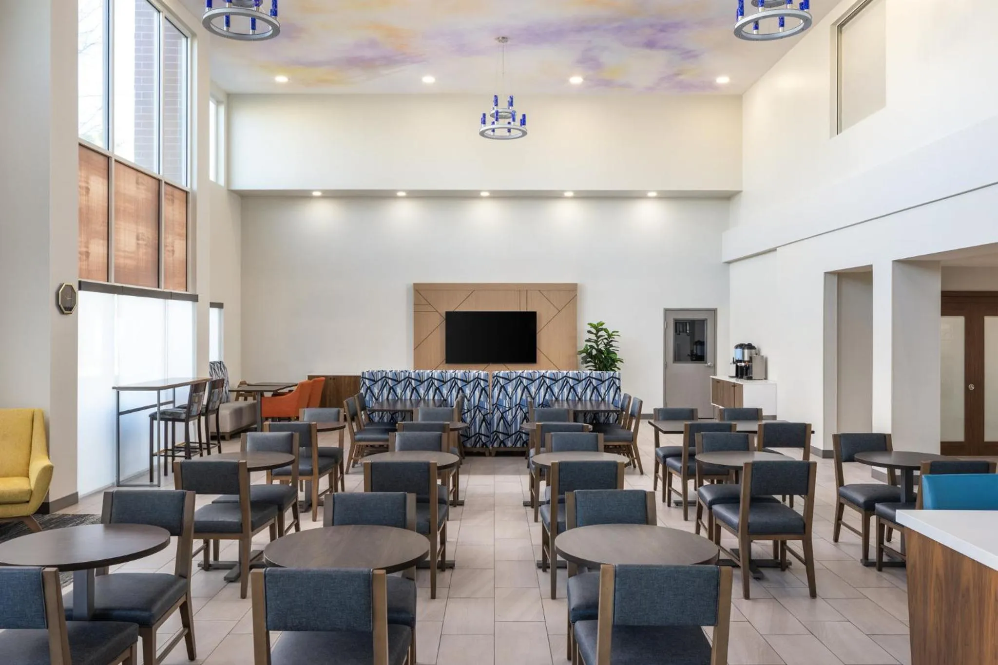 Breakfast in Holiday Inn Express & Suites Sacramento NE Cal Expo by IHG