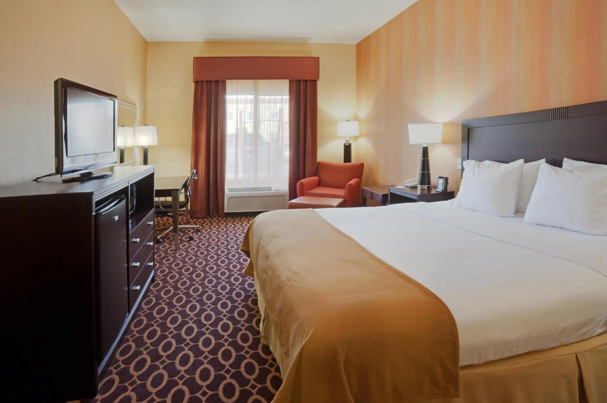 Photo of the whole room, Bed in Holiday Inn Express & Suites Sacramento NE Cal Expo by IHG