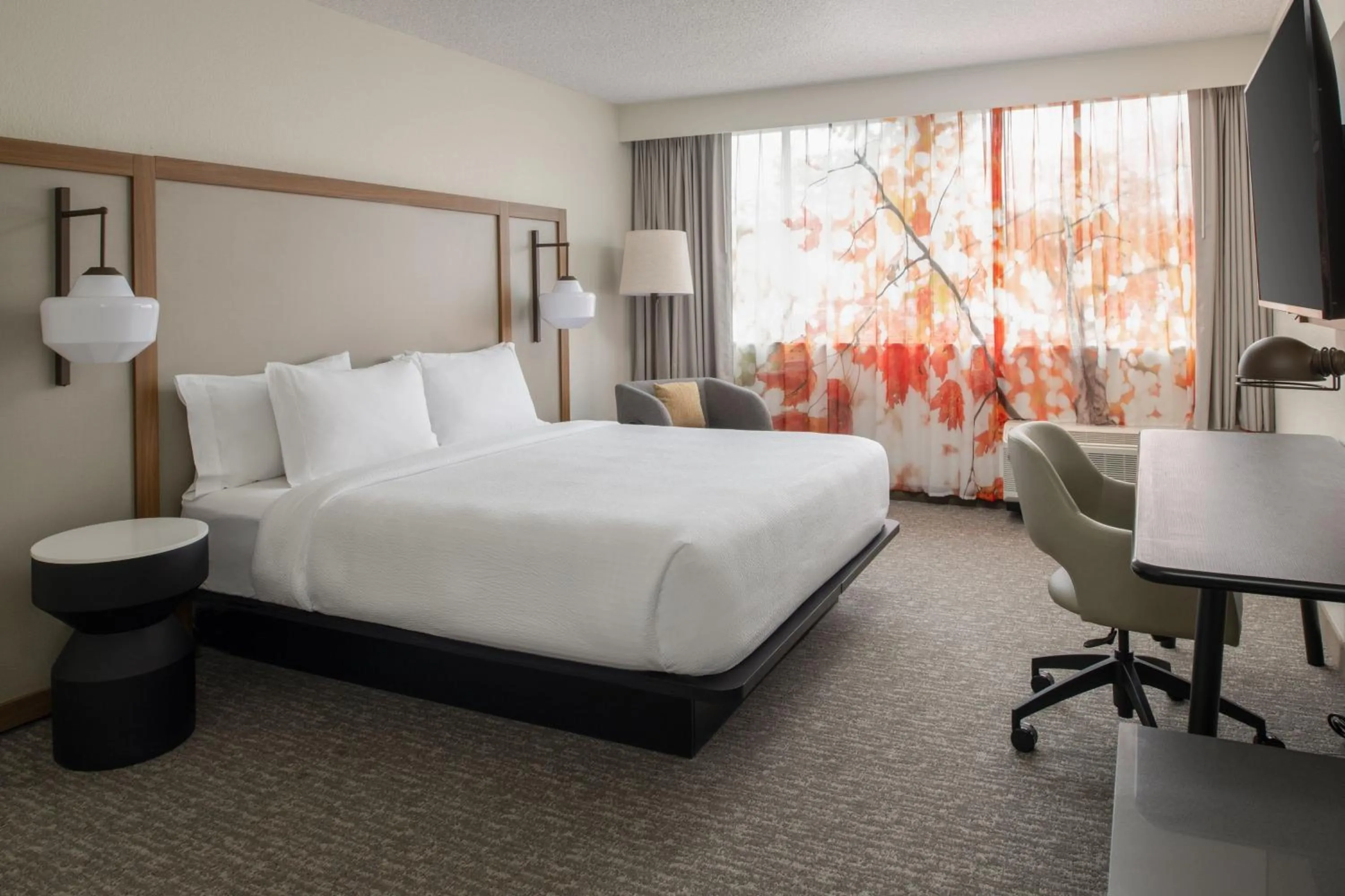 Photo of the whole room, Bed in Fairfield by Marriott Issaquah