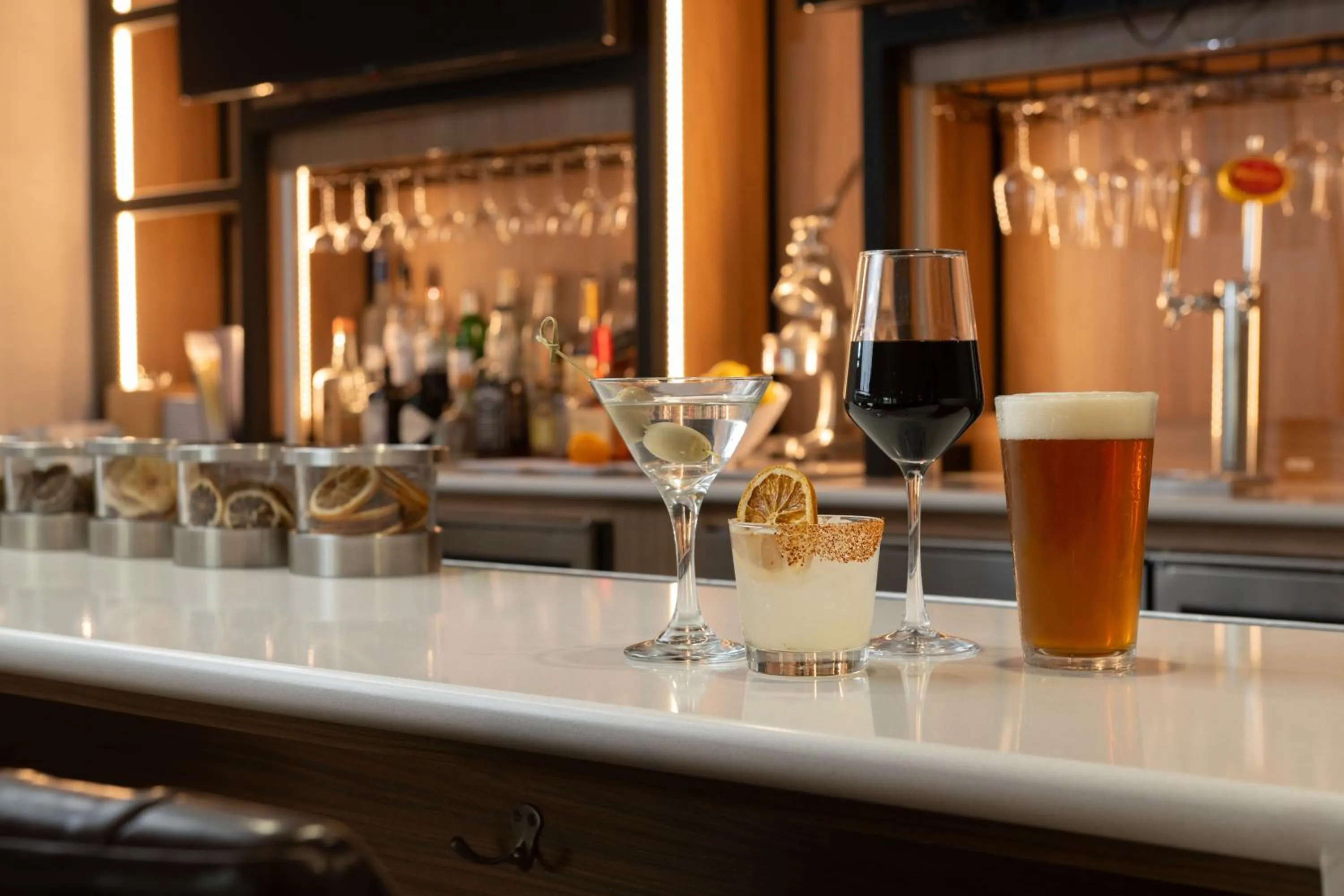 Lounge or bar in Fairfield by Marriott Issaquah