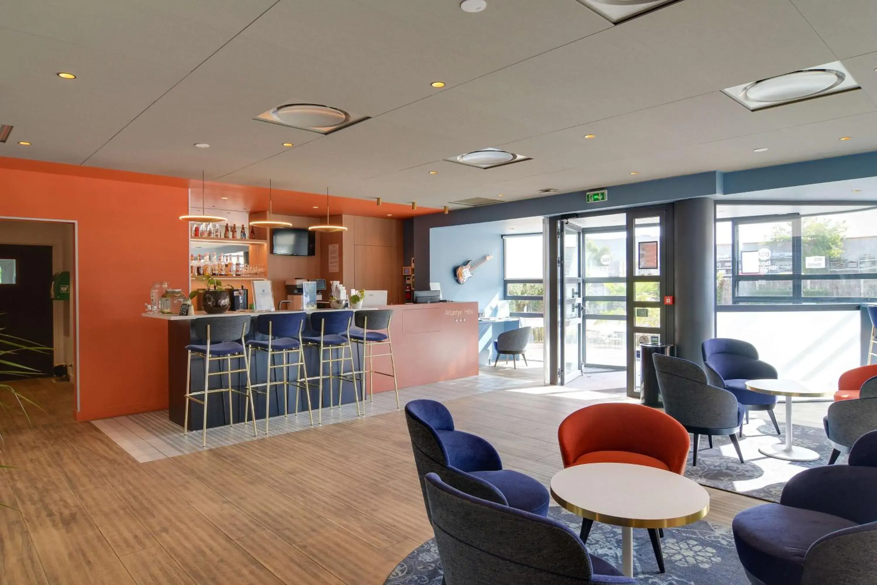 Lounge or bar in Best Western Hotel Atlantys Zenith Nantes Lounge or bar in Best Western Hotel Atlantys Zenith Nantes