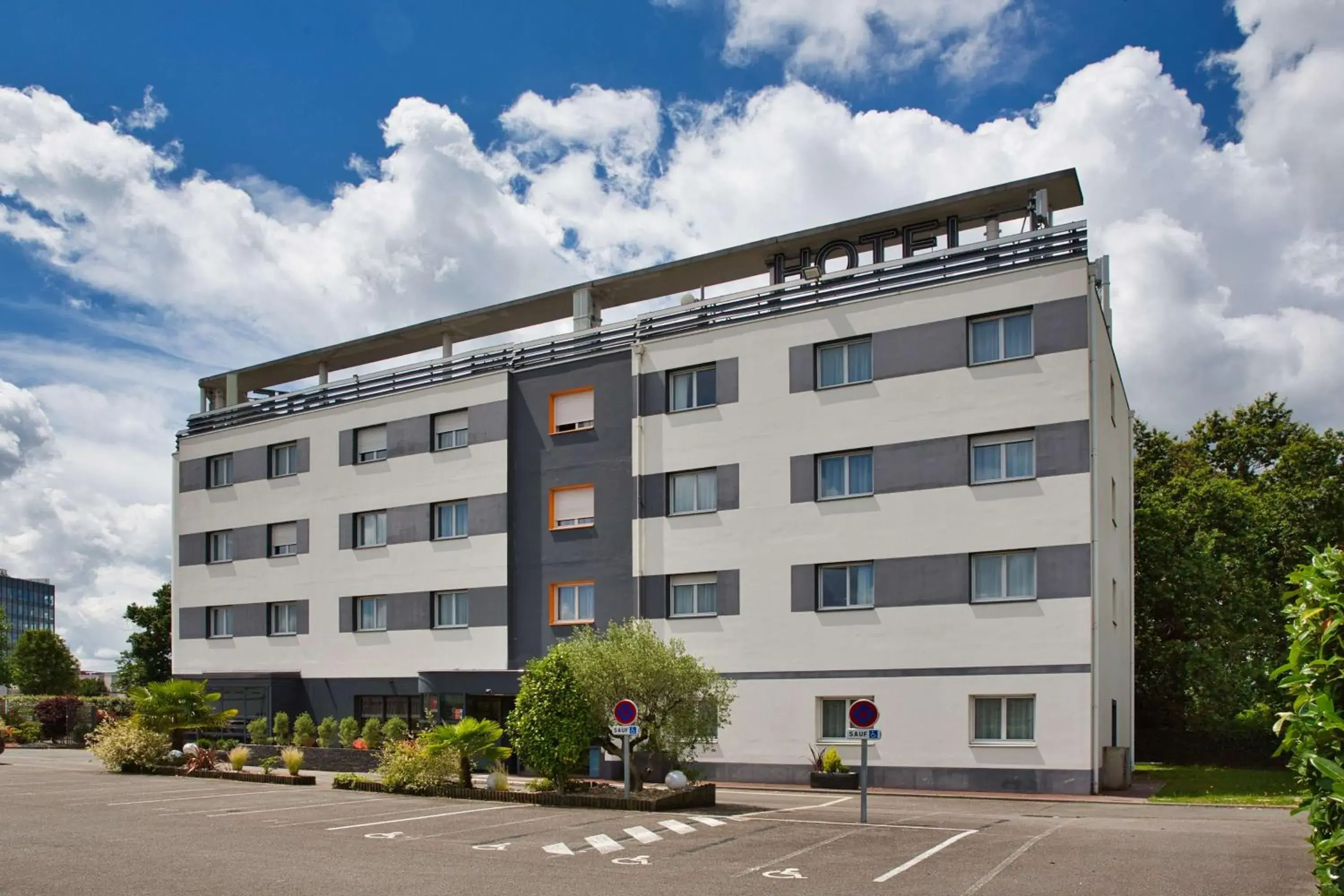 Property building in Best Western Hotel Atlantys Zenith Nantes Property building in Best Western Hotel Atlantys Zenith Nantes