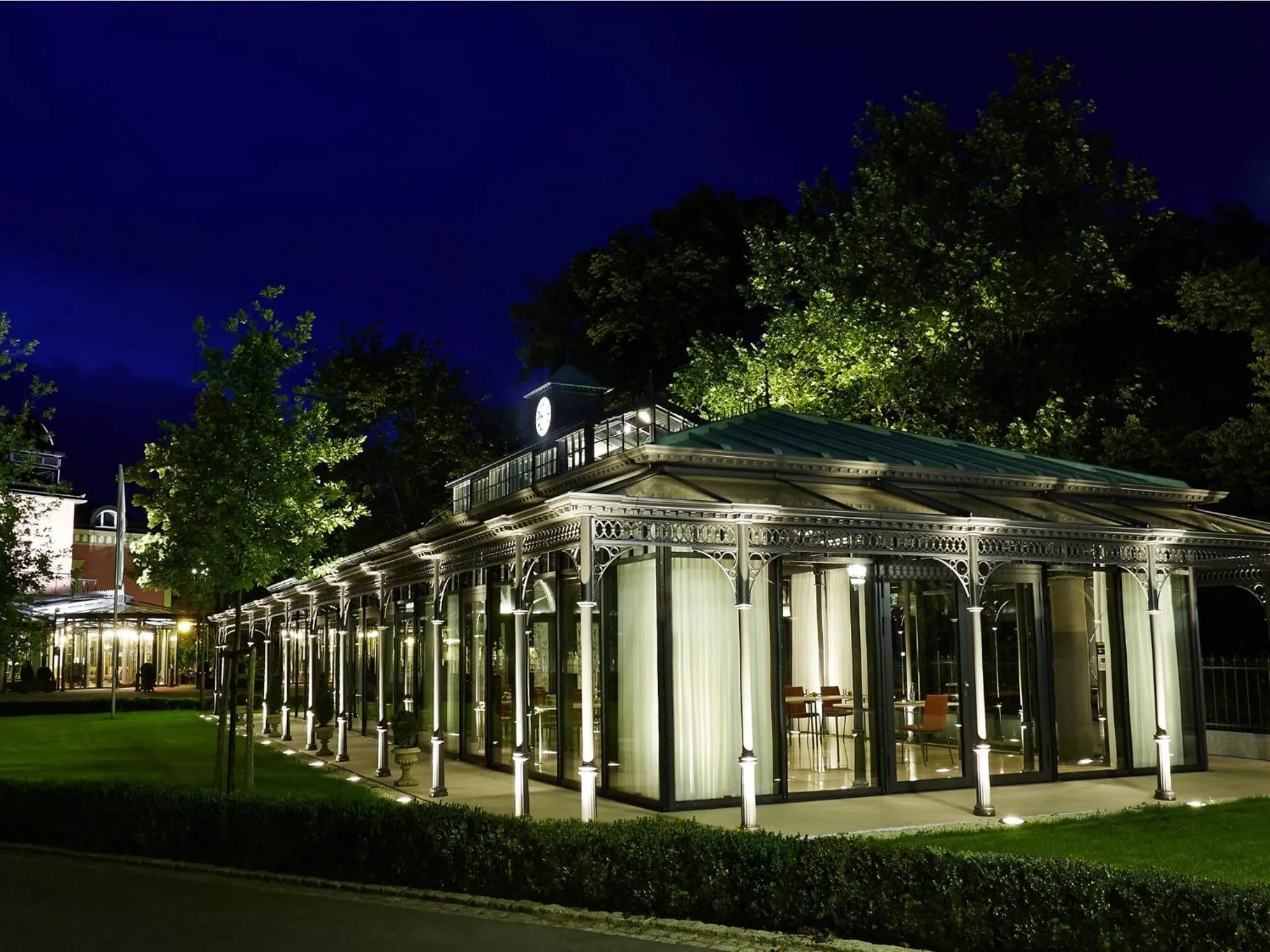 Facade/entrance in Allee Hotel