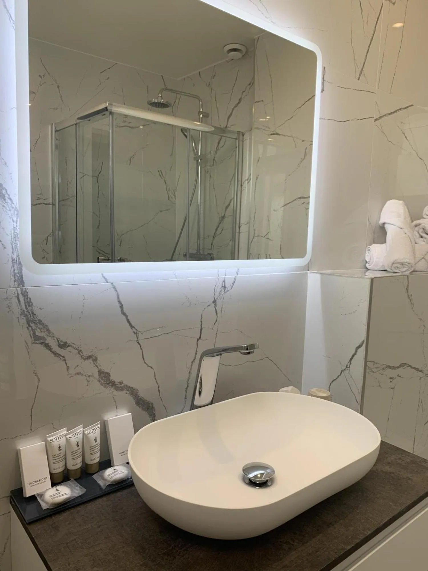 Bathroom in Casino Hôtel des Palmiers