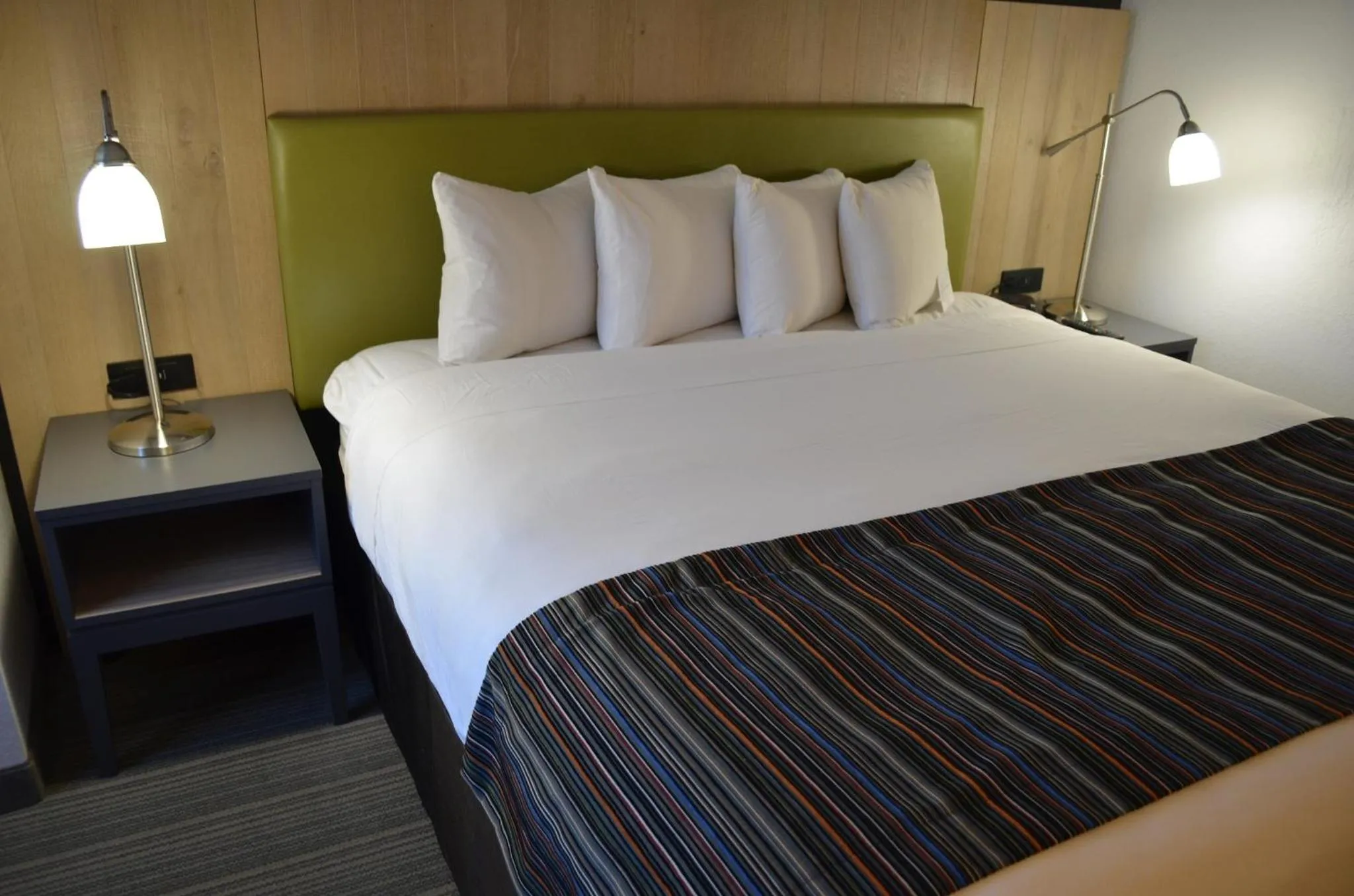 Photo of the whole room, Bed in Country Inn & Suites by Radisson, Frederick, MD