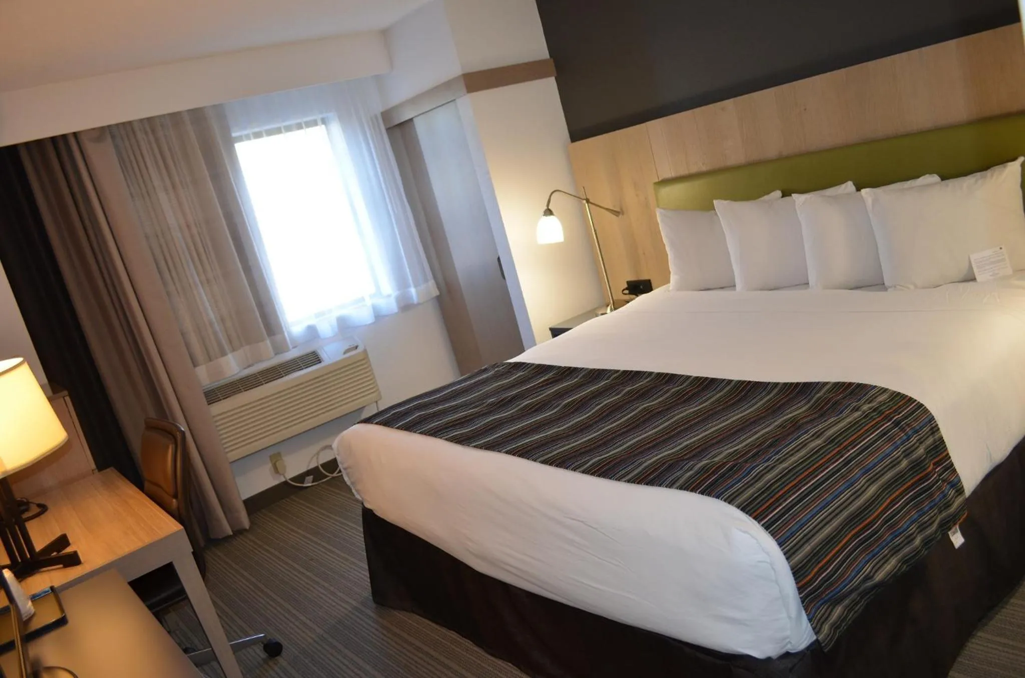 Photo of the whole room, Bed in Country Inn & Suites by Radisson, Frederick, MD