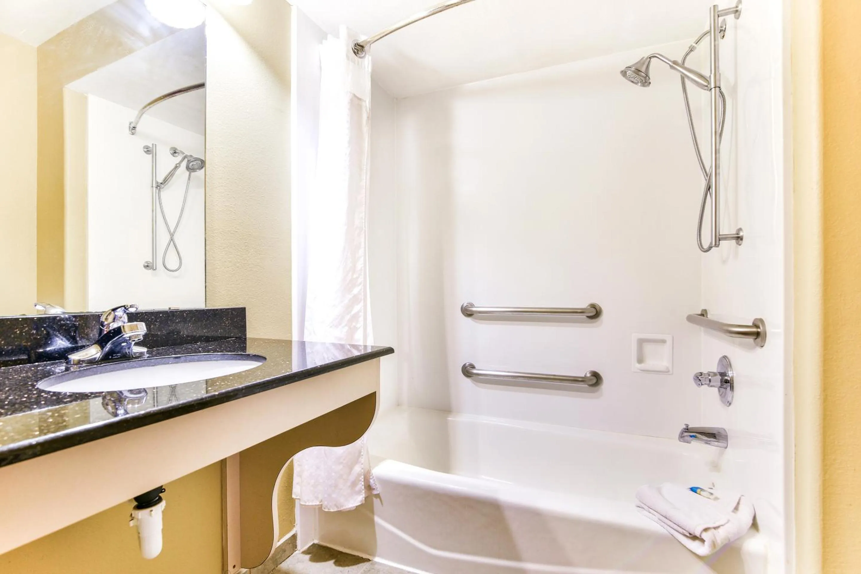 Bathroom in OYO Townhouse Oklahoma City Airport