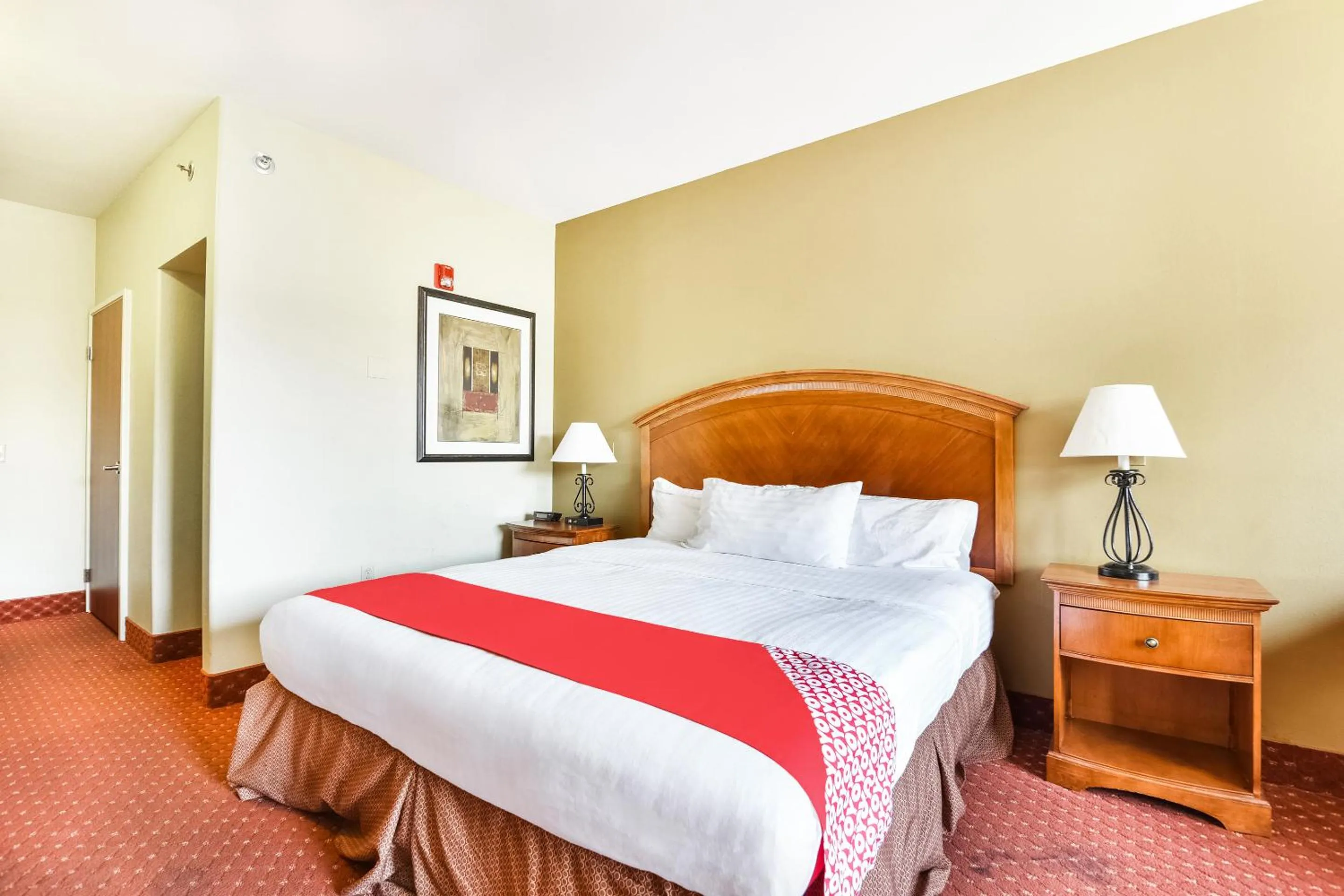 Bed in OYO Townhouse Oklahoma City Airport