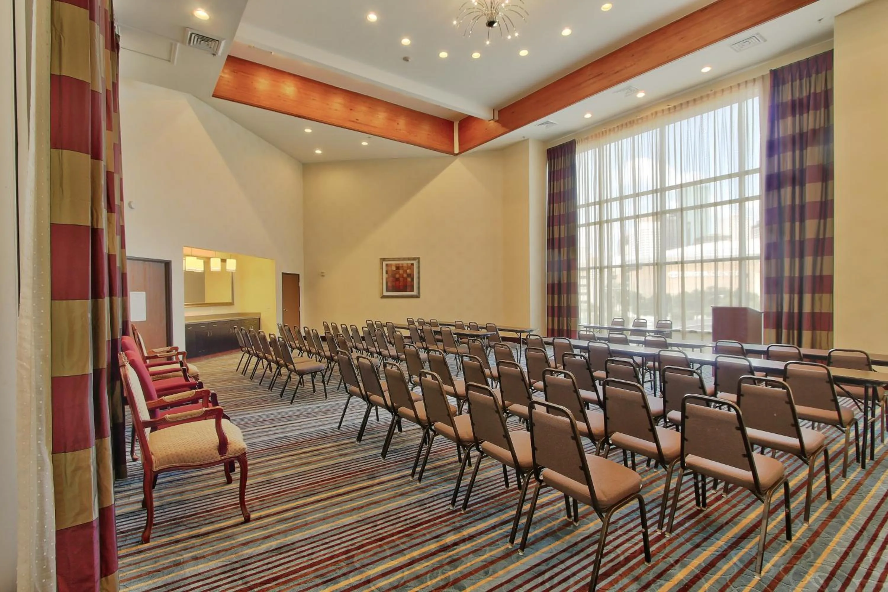 Meeting/conference room in Holiday Inn Express Hotel & Suites Houston-Downtown Convention Center by IHG