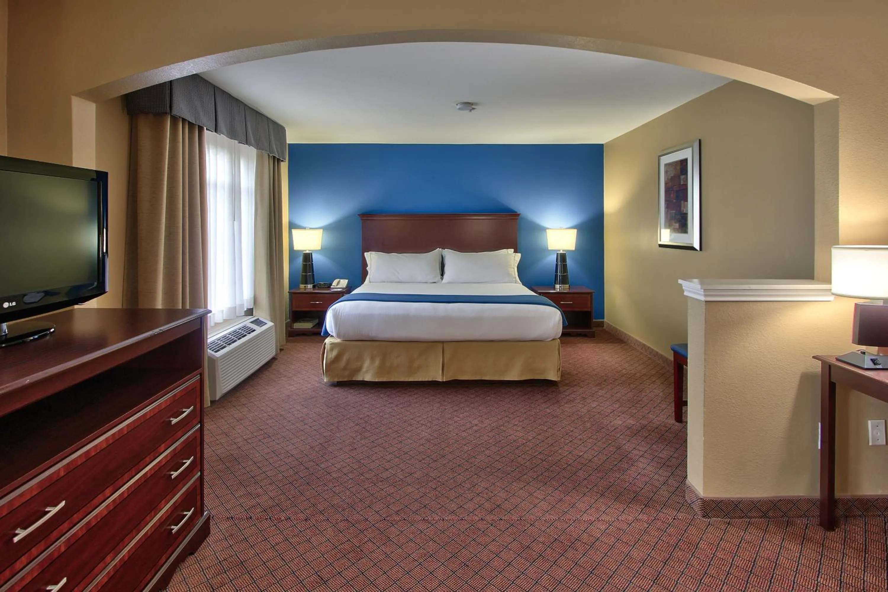 Bedroom, Bed in Holiday Inn Express Hotel & Suites Houston-Downtown Convention Center by IHG