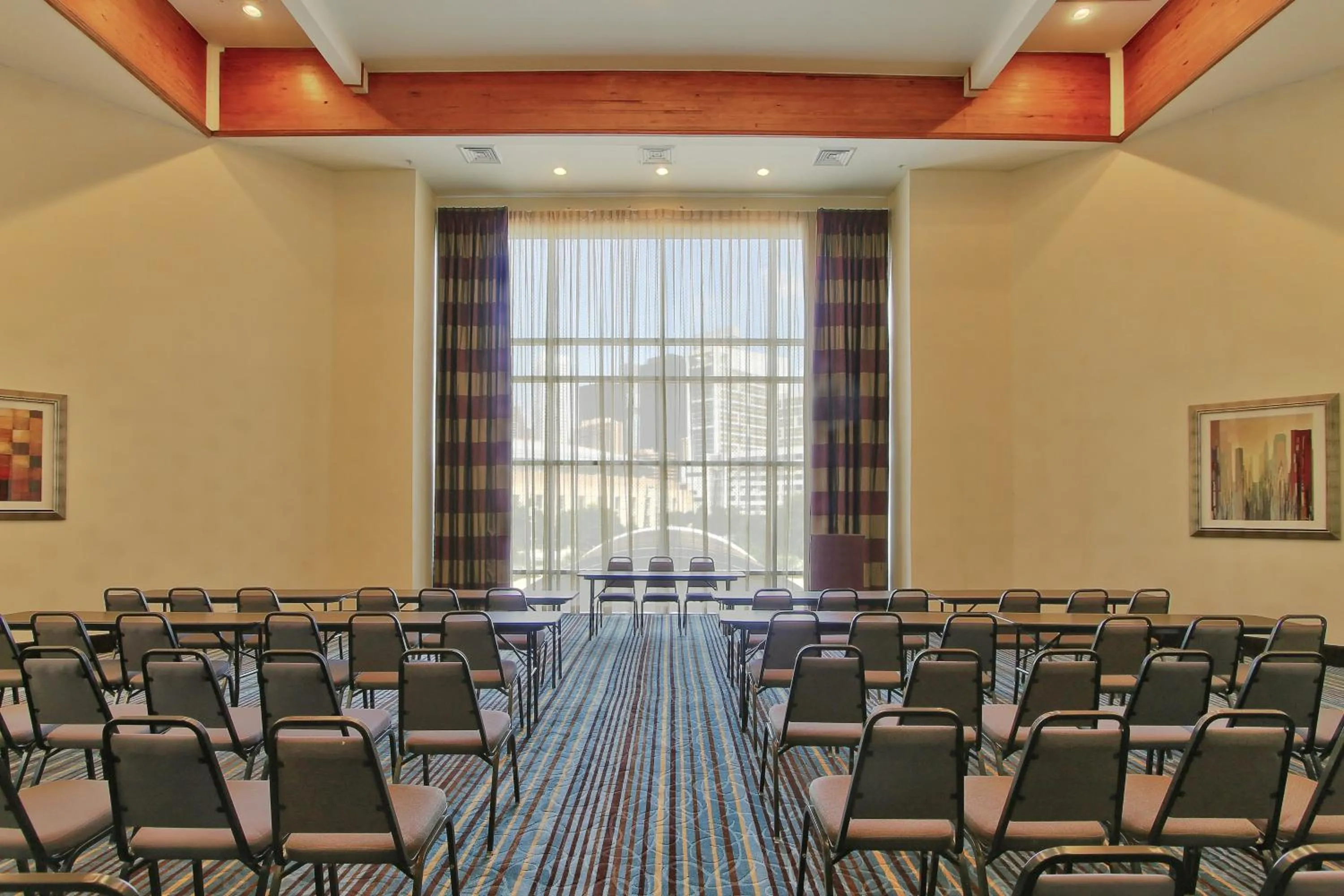 Meeting/conference room in Holiday Inn Express Hotel & Suites Houston-Downtown Convention Center by IHG