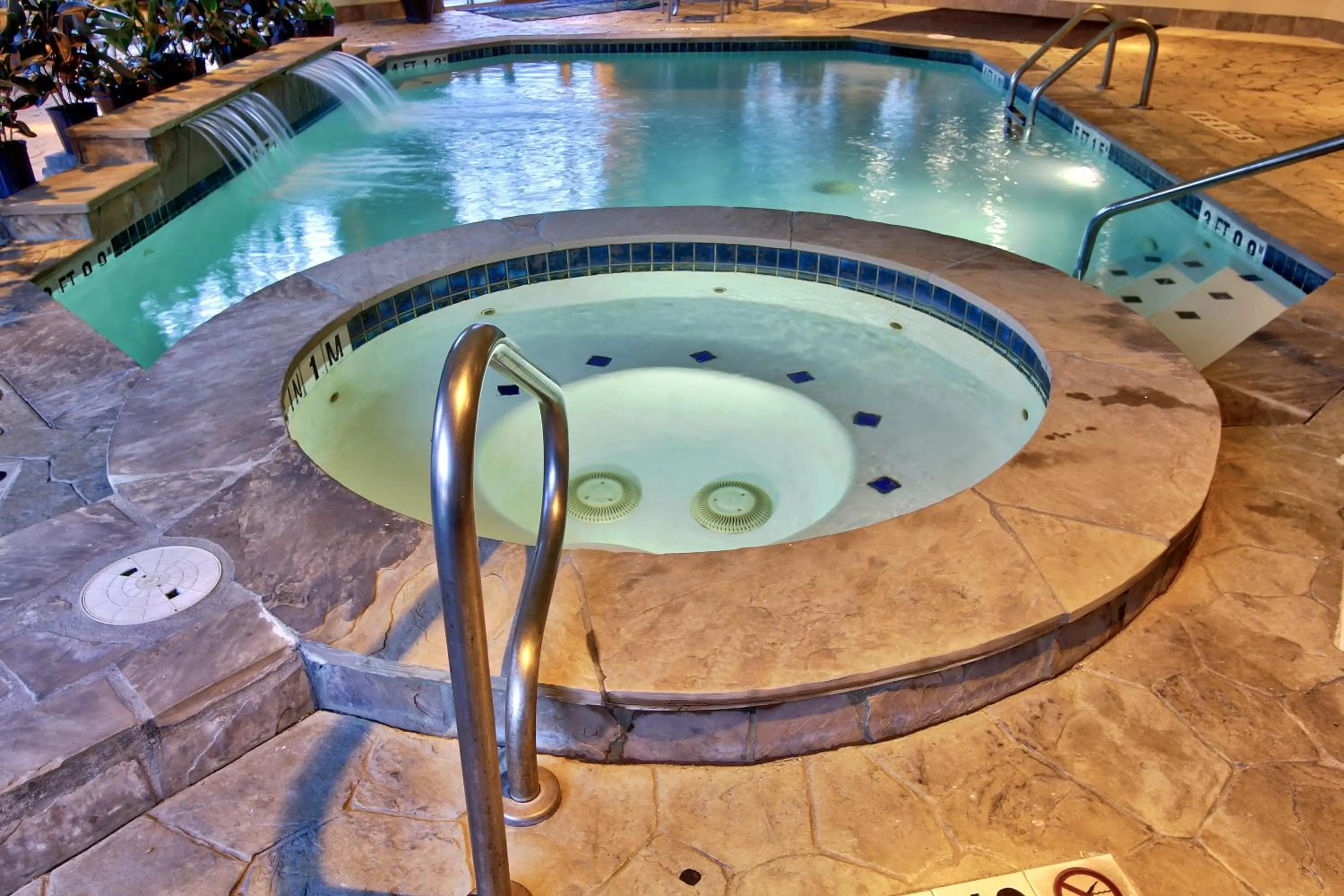 Swimming pool in Holiday Inn Express Hotel & Suites Houston-Downtown Convention Center by IHG