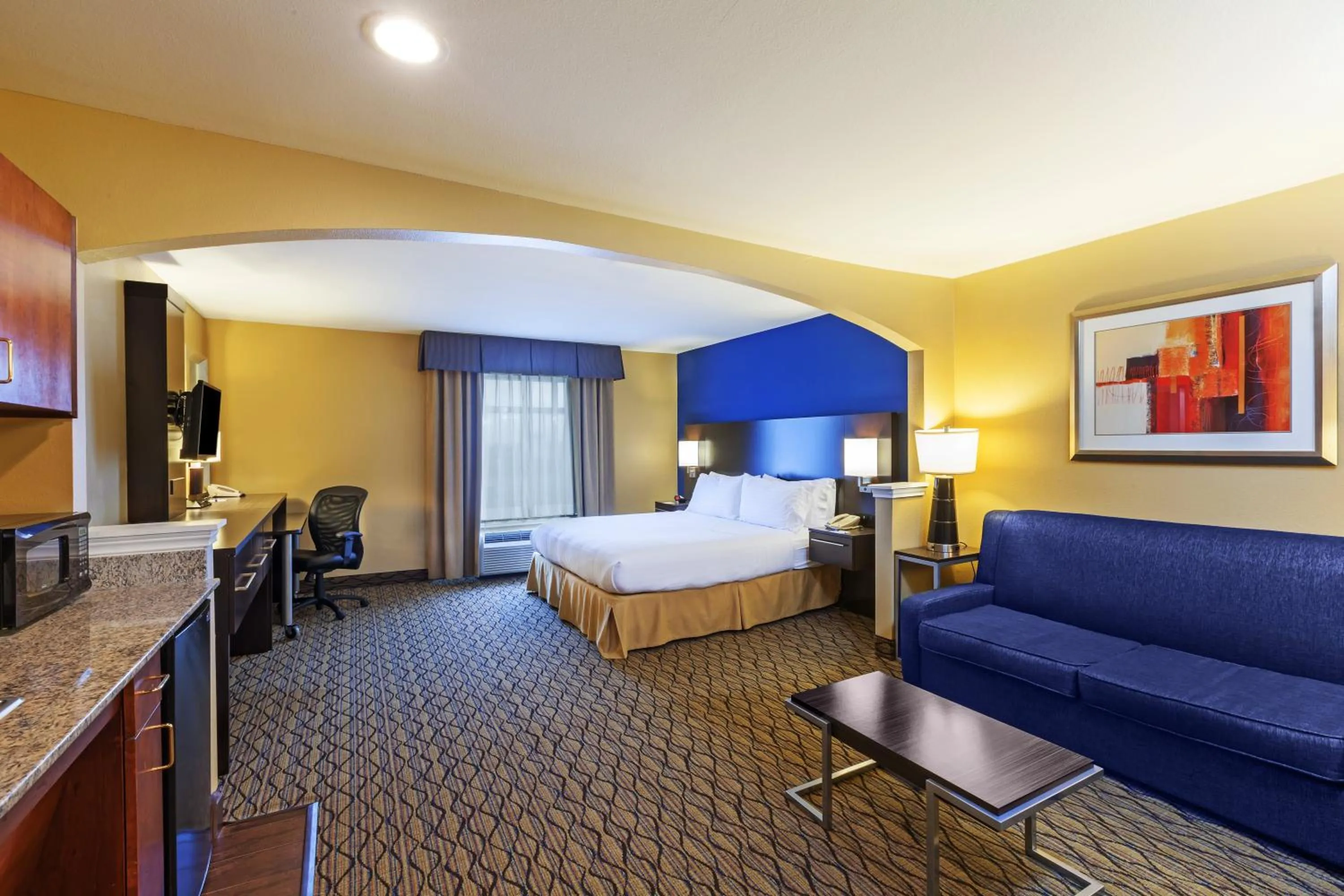Photo of the whole room, Bed in Holiday Inn Express Hotel & Suites Houston-Downtown Convention Center by IHG