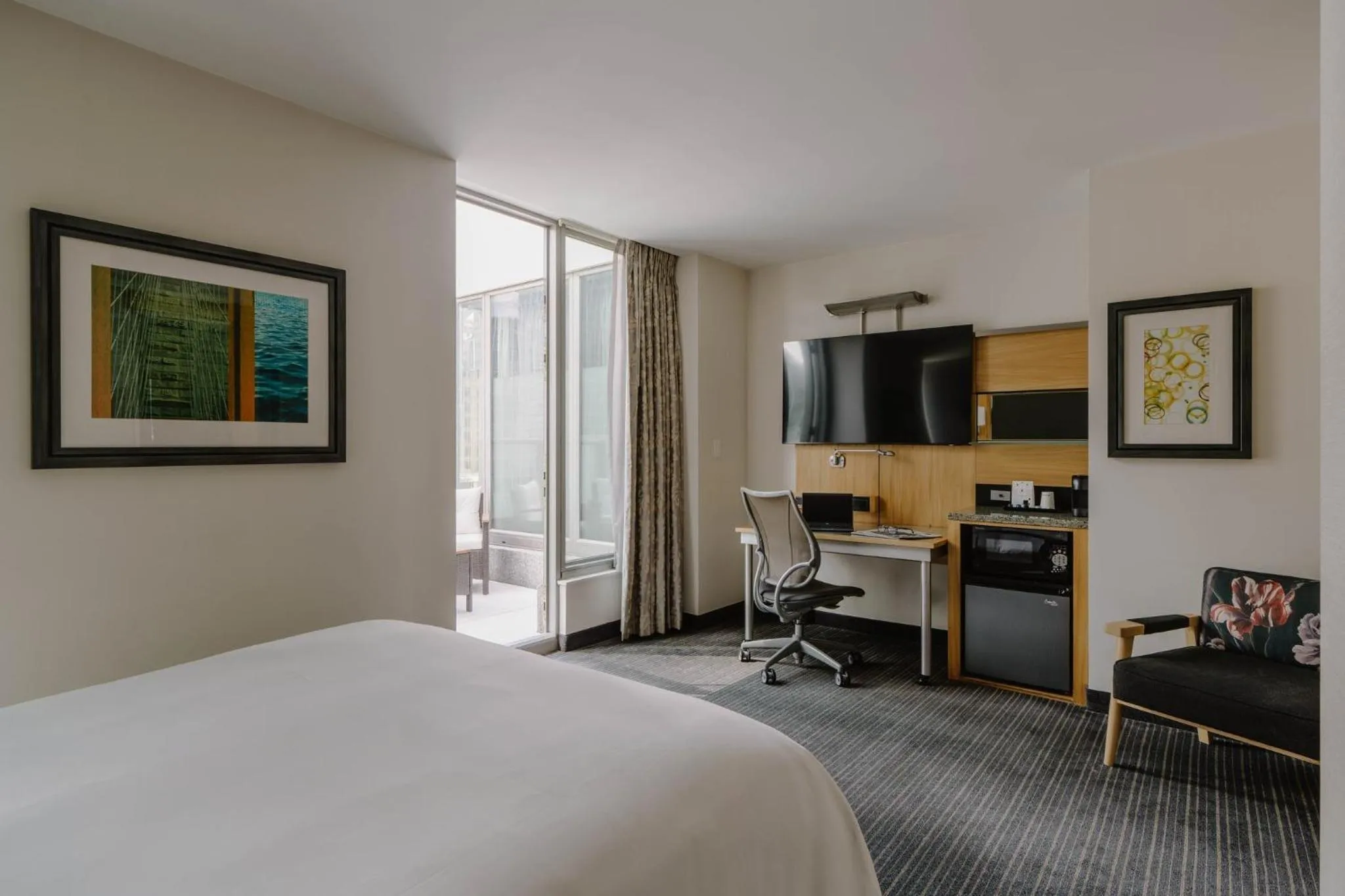 Photo of the whole room, Bed in Club Quarters Hotel World Trade Center, New York