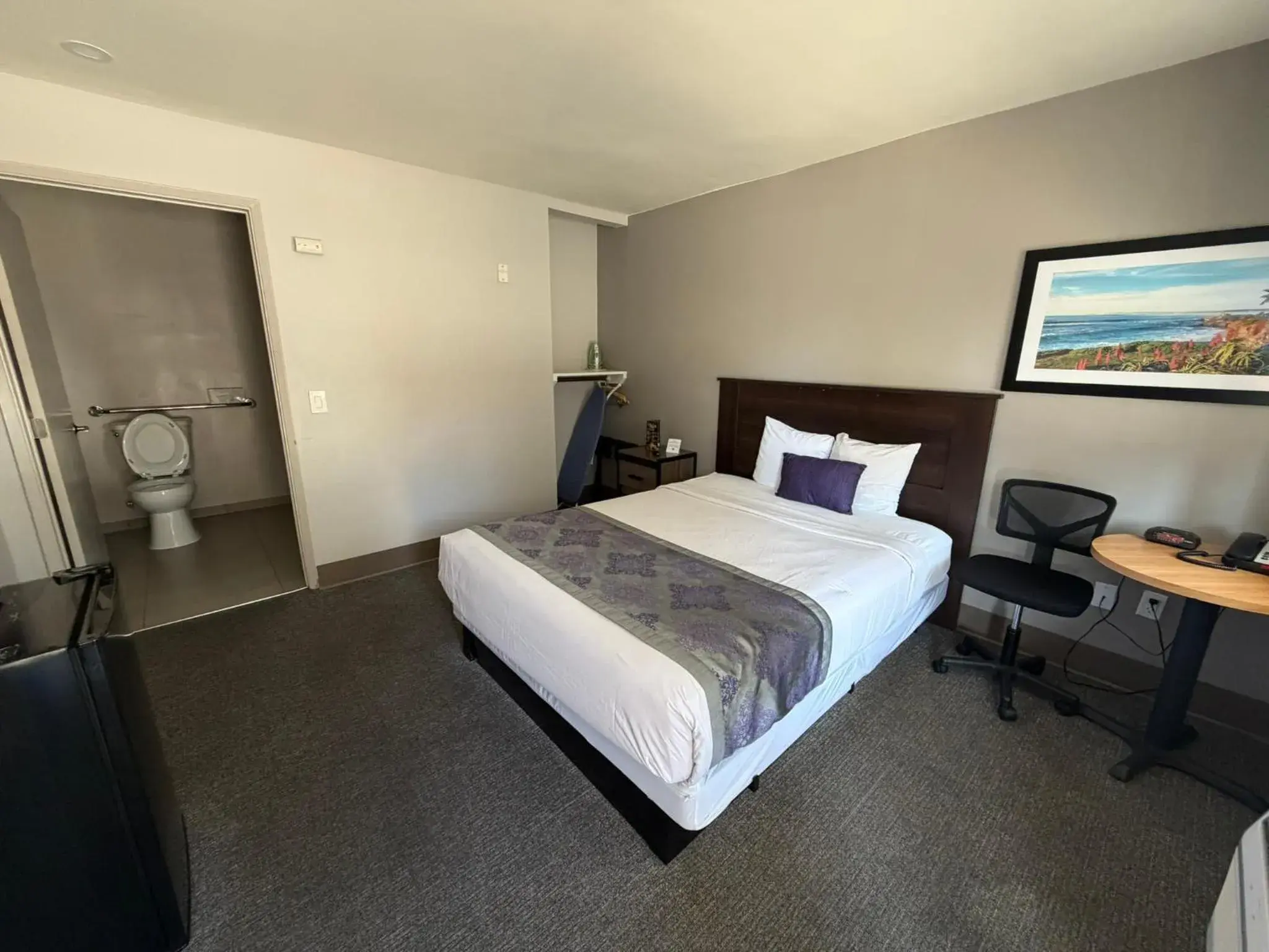 Guests, Bed in Heritage Inn San Diego Guests, Bed in Heritage Inn San Diego