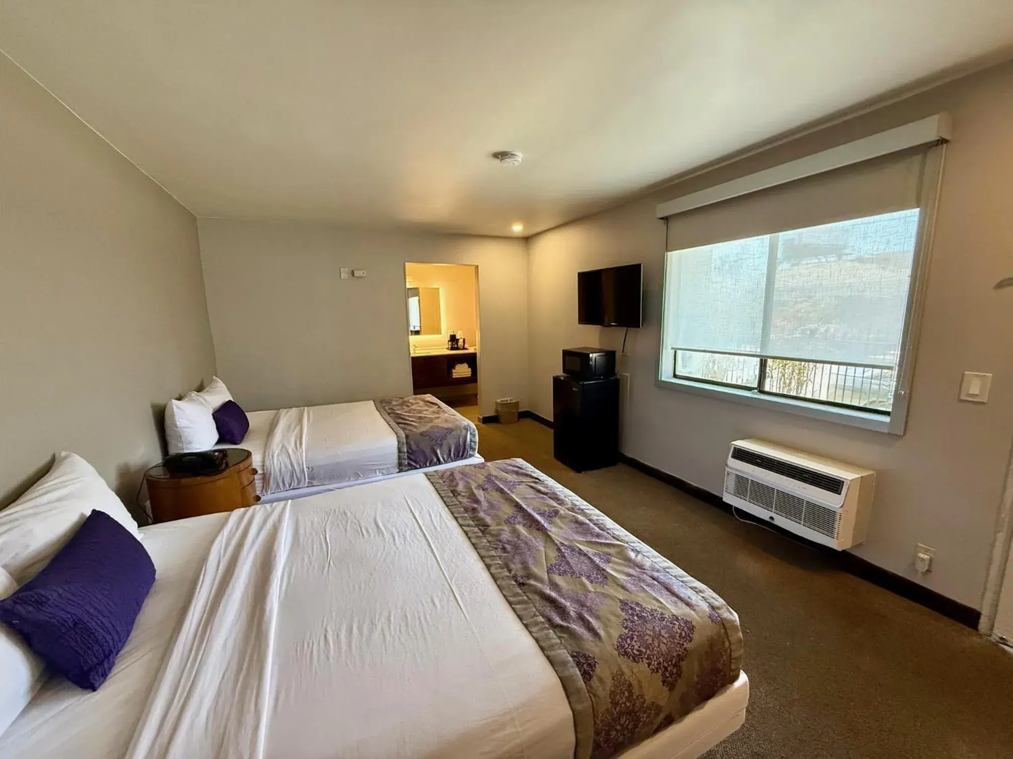 Bedroom, Bed in Heritage Inn San Diego Bedroom, Bed in Heritage Inn San Diego