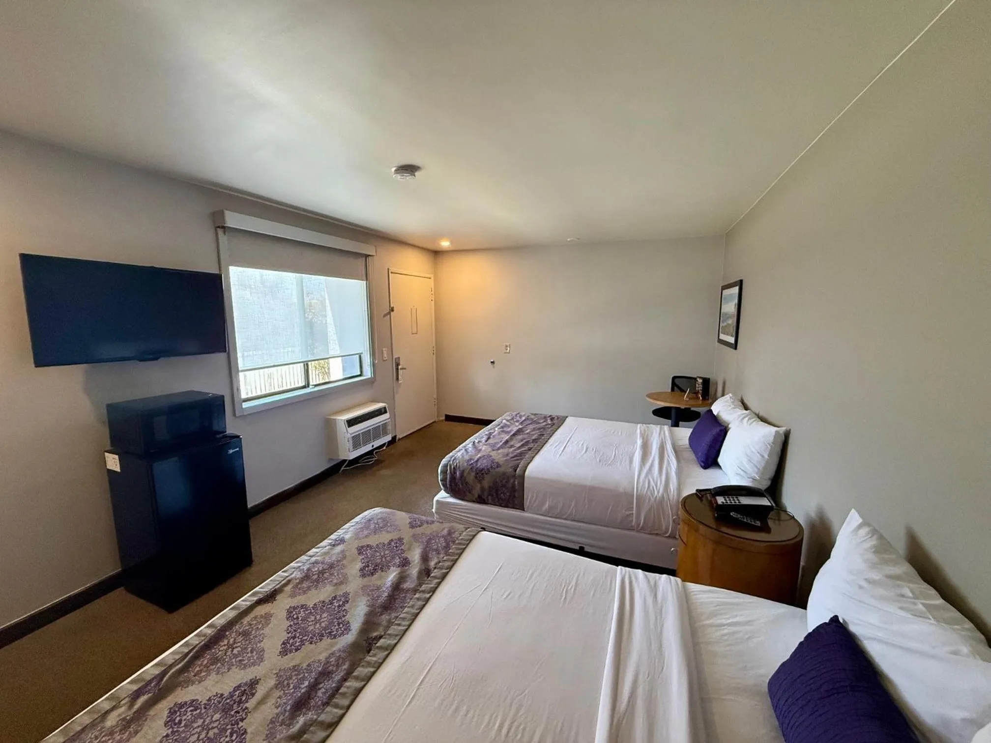 Bedroom, Bed in Heritage Inn San Diego