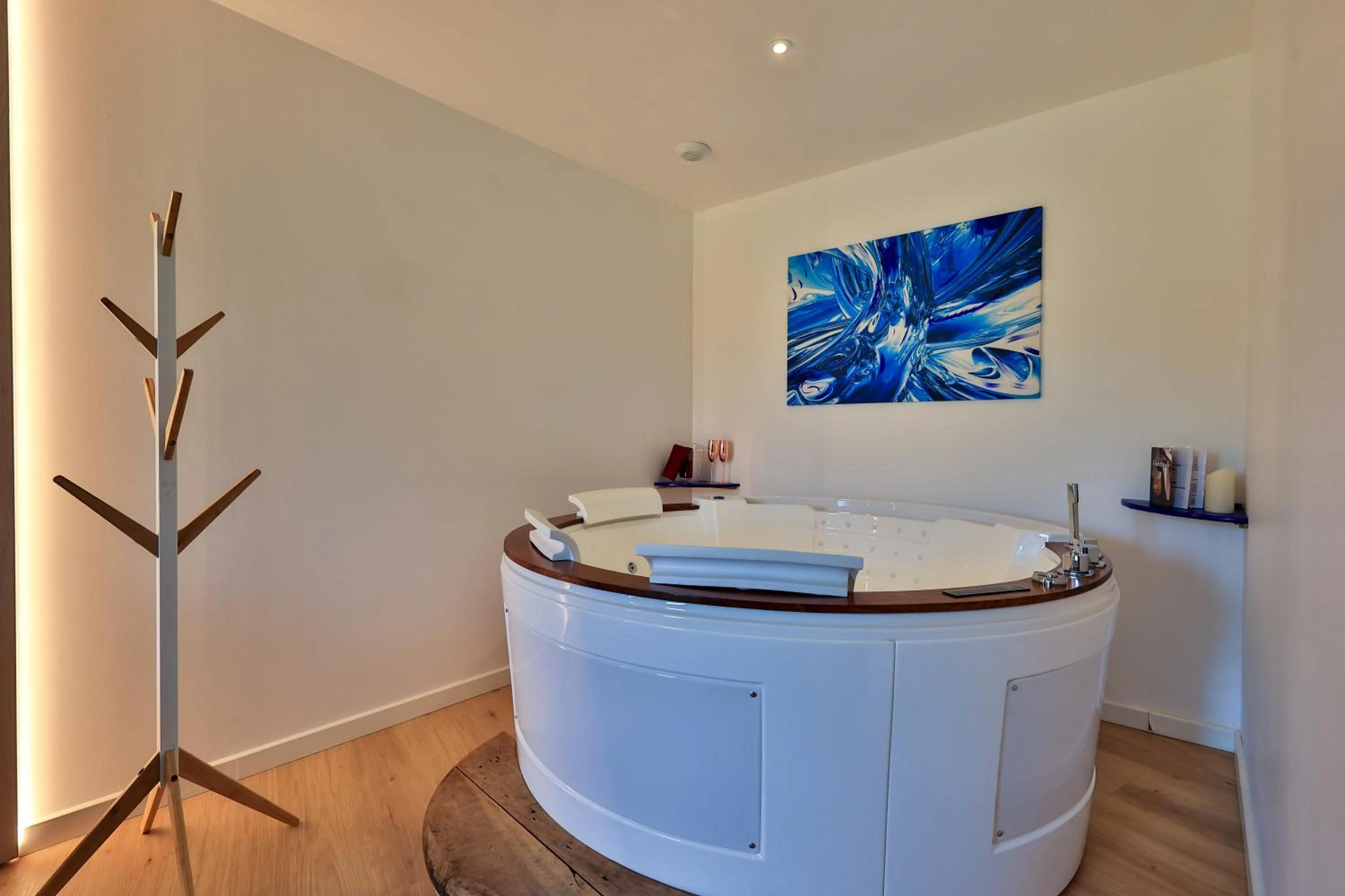 Bathroom in Logis Hôtel & Spa Déjeunez Sous L'Arbre