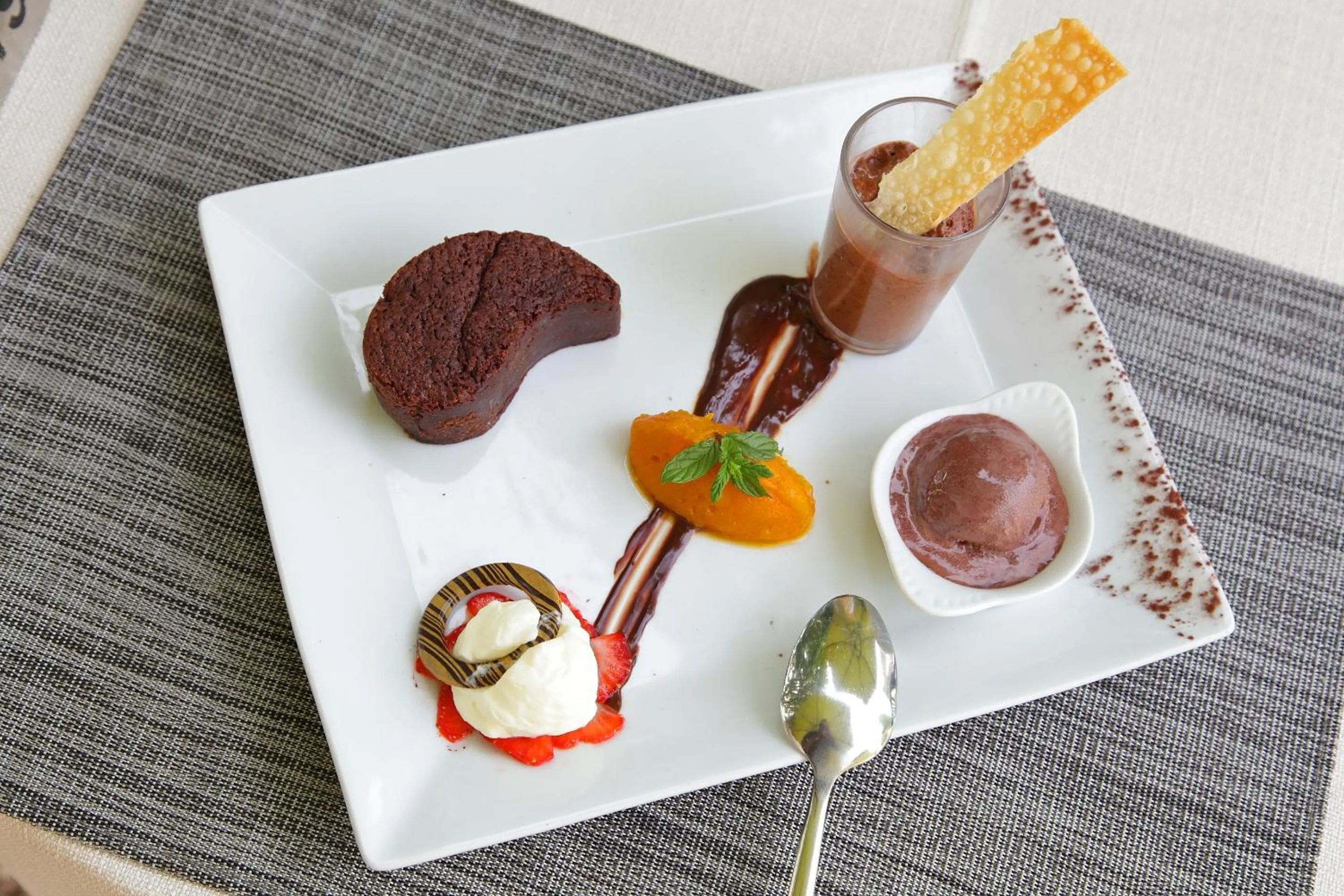 Food in Logis Hôtel & Spa Déjeunez Sous L'Arbre