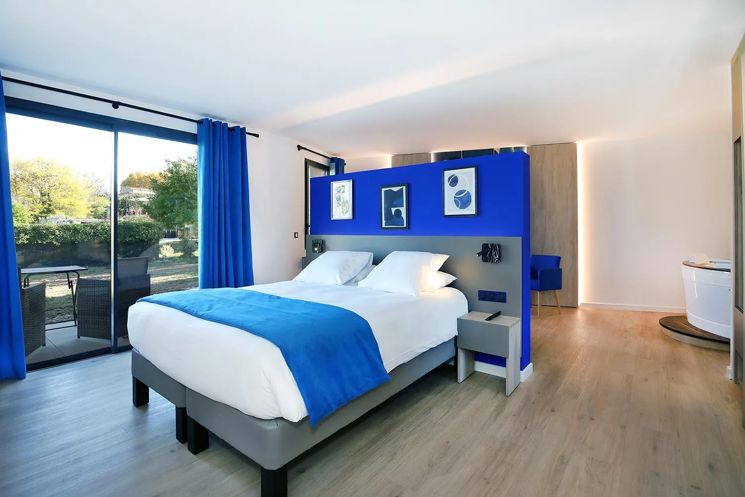 Photo of the whole room, Bed in Logis Hôtel & Spa Déjeunez Sous L'Arbre