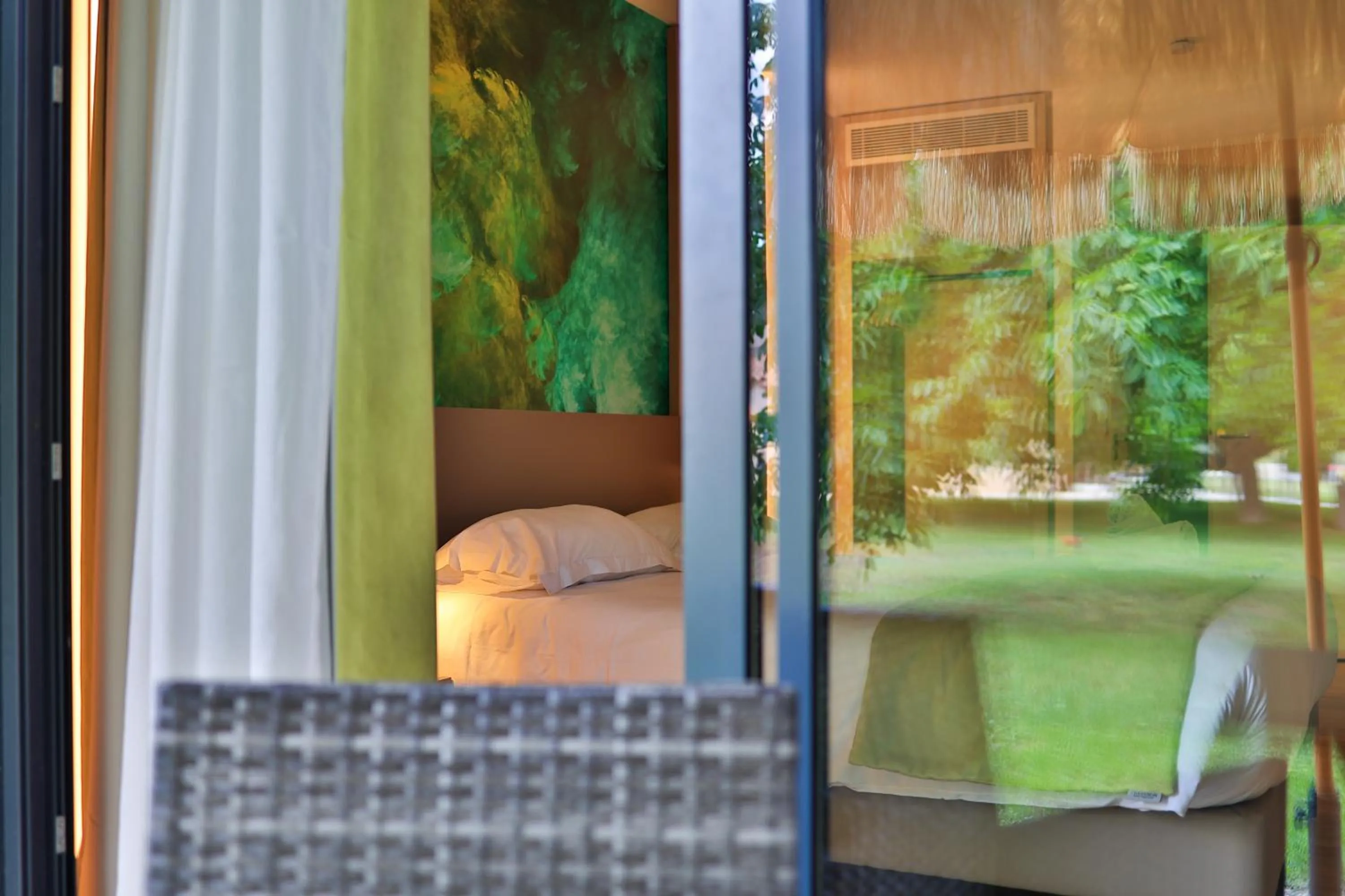 Garden view in Logis Hôtel & Spa Déjeunez Sous L'Arbre