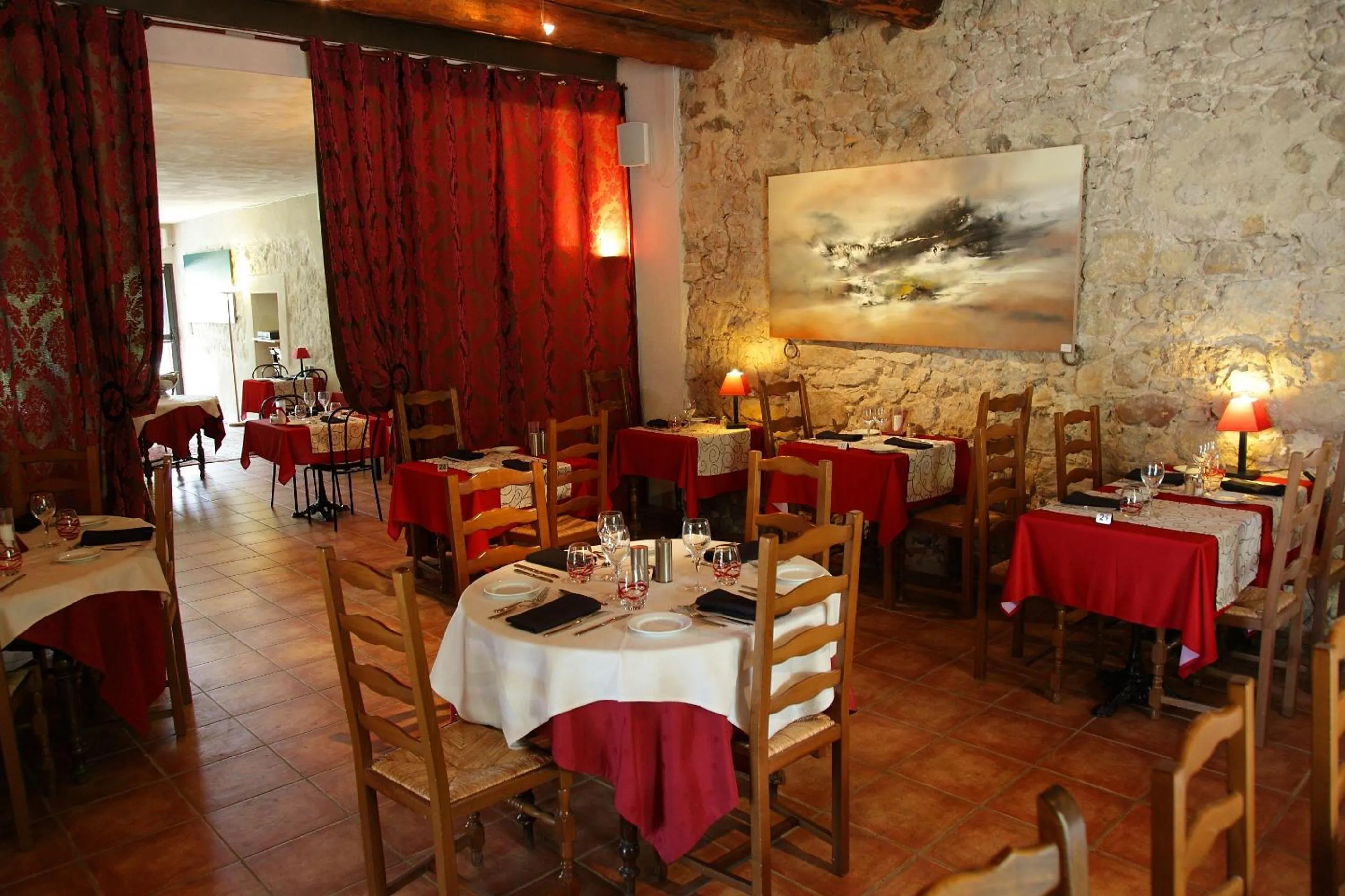 Restaurant/places to eat in Logis Hôtel & Spa Déjeunez Sous L'Arbre