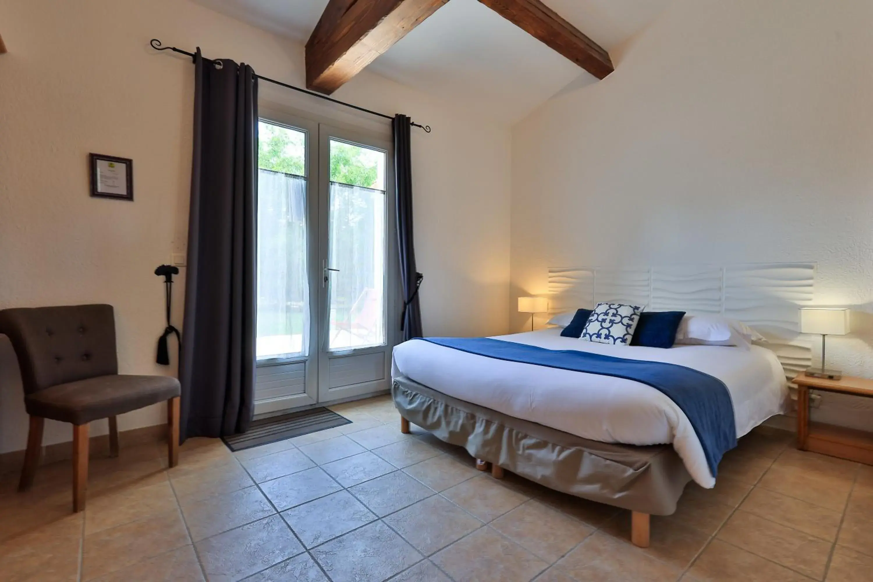 Comfort Triple Room in Logis Hôtel & Spa Déjeunez Sous L'Arbre Comfort Triple Room in Logis Hôtel & Spa Déjeunez Sous L'Arbre