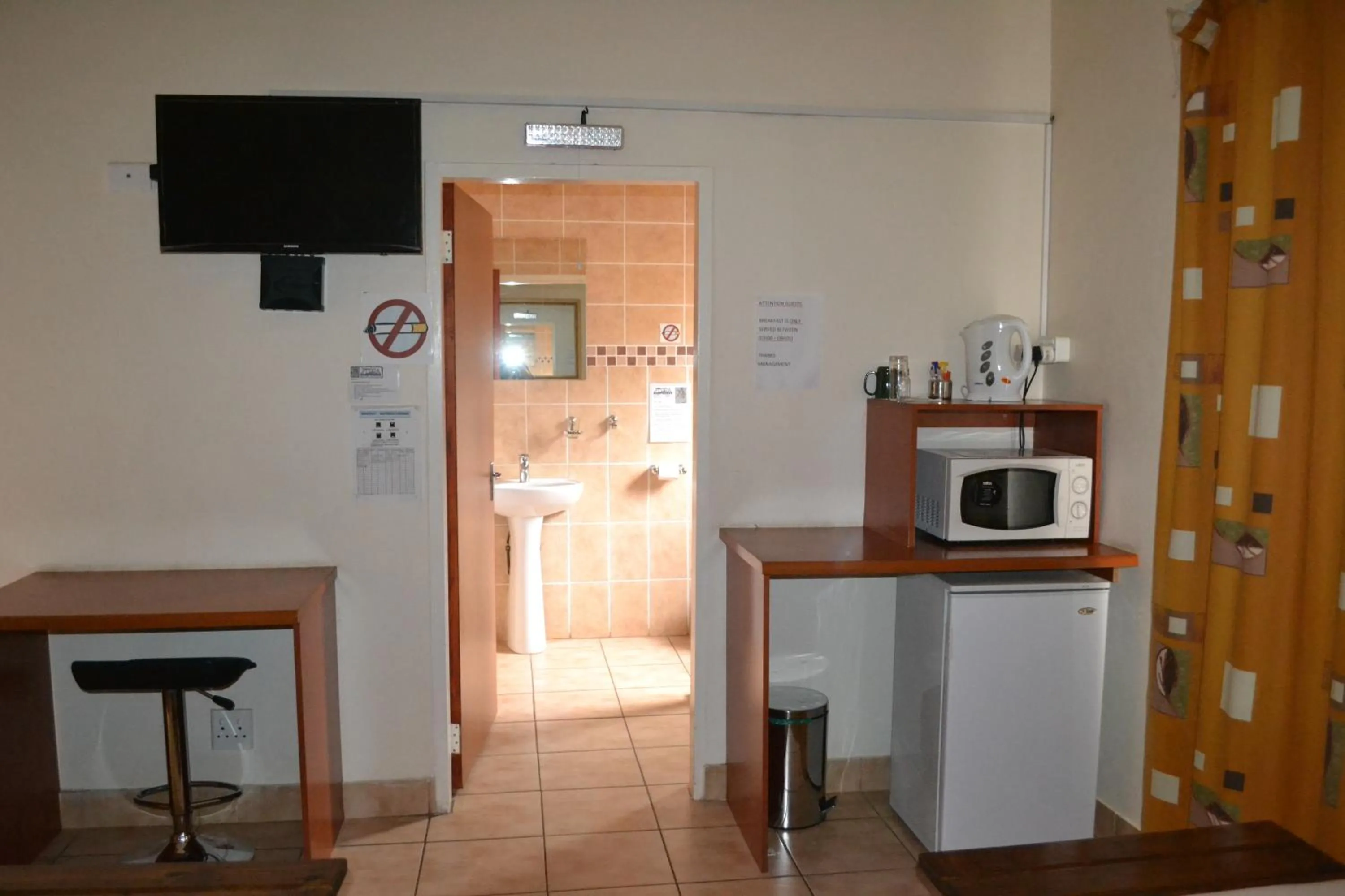Twin Room - single occupancy in Zebra Guesthouse