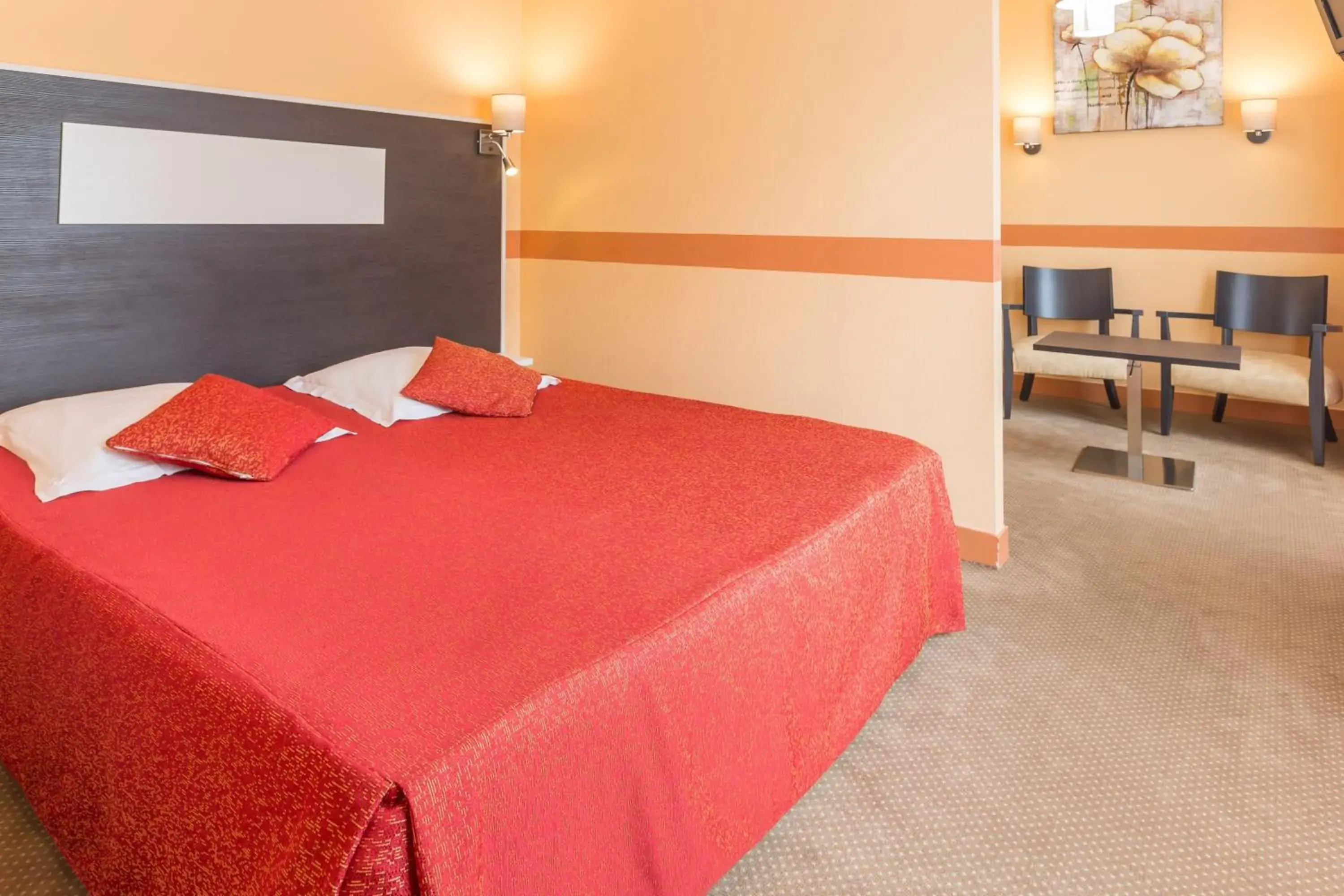 Superior Double Room in Logis Hôtel & Restaurant d'Angleterre Superior Double Room in Logis Hôtel & Restaurant d'Angleterre