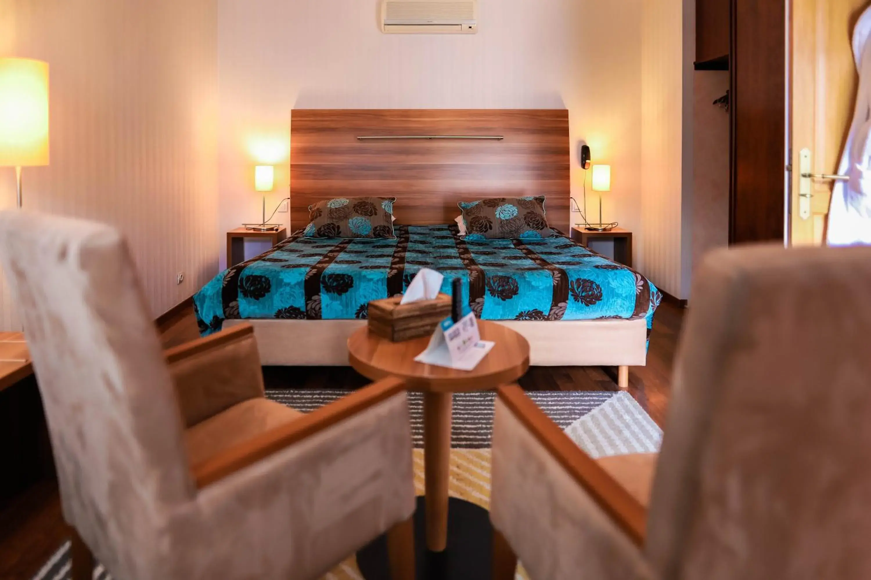 Bed in Logis Hôtel & Restaurant d'Angleterre Bed in Logis Hôtel & Restaurant d'Angleterre