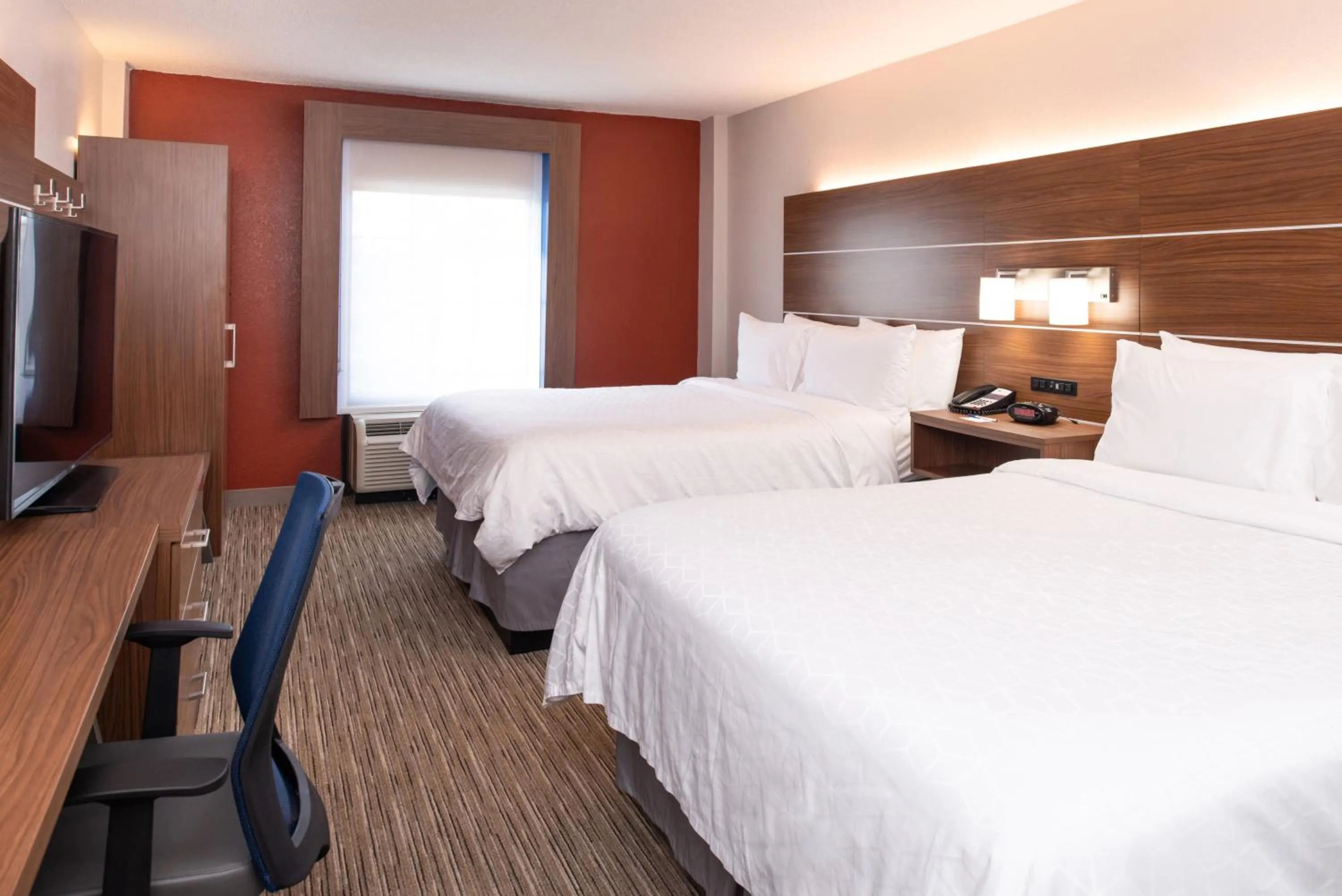 Photo of the whole room, Bed in Holiday Inn Express Towson- Baltimore North by IHG