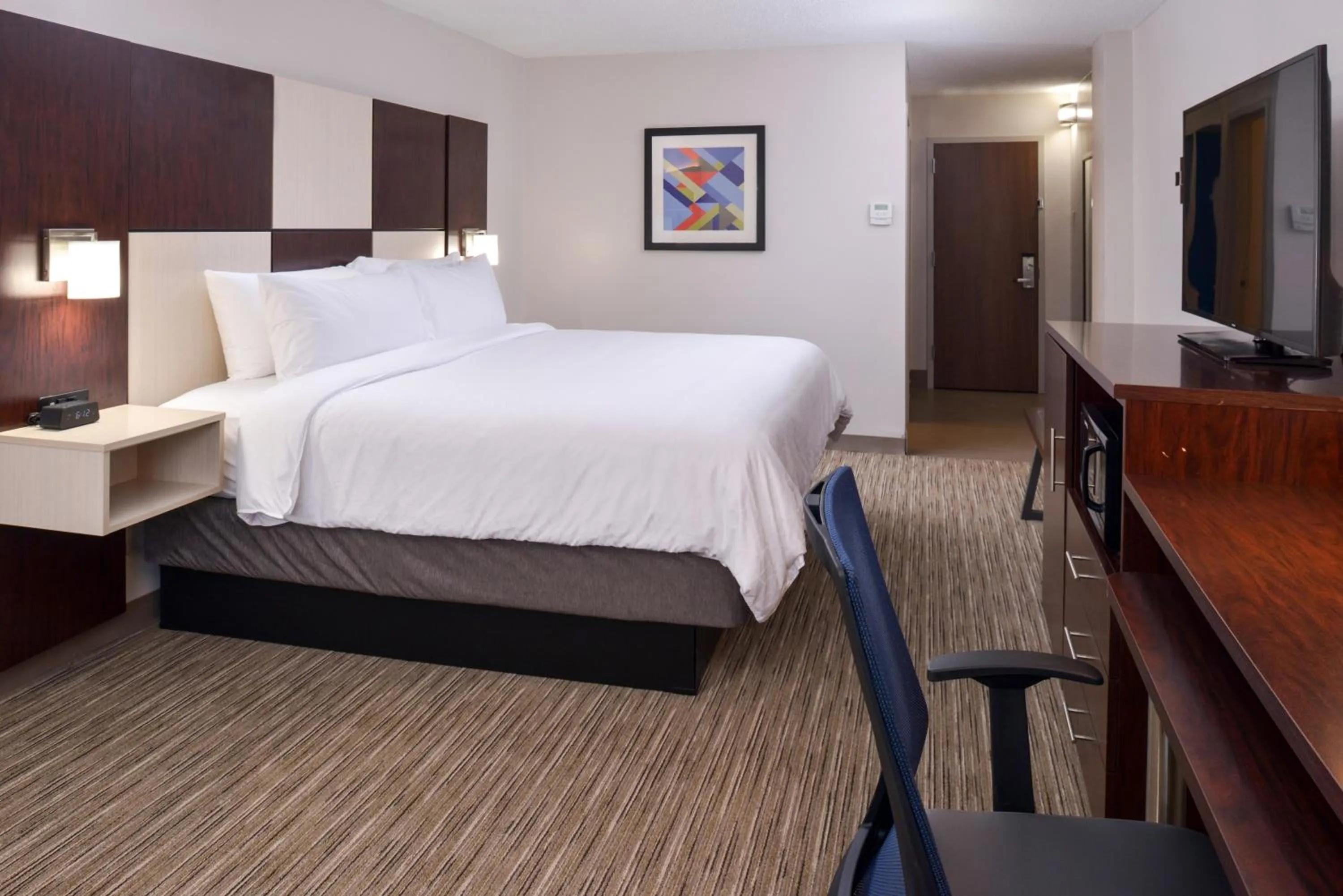 Photo of the whole room, Bed in Holiday Inn Express Towson- Baltimore North by IHG