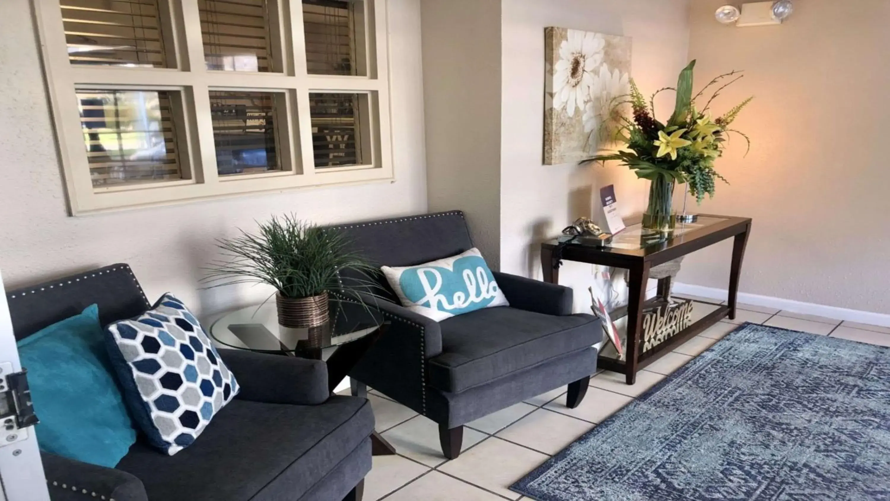 Lobby or reception in Sonesta Simply Suites Houston CityCentre I-10 West Lobby or reception in Sonesta Simply Suites Houston CityCentre I-10 West