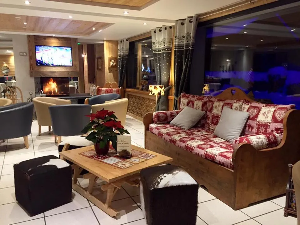 Lounge or bar in Hotel Alpina