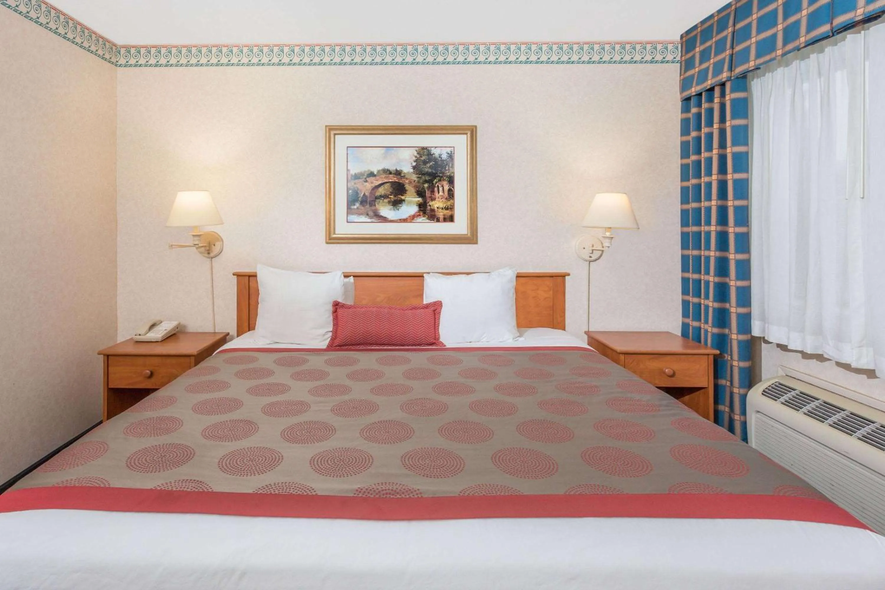 Photo of the whole room, Bed in Ramada by Wyndham Kent Seattle Area