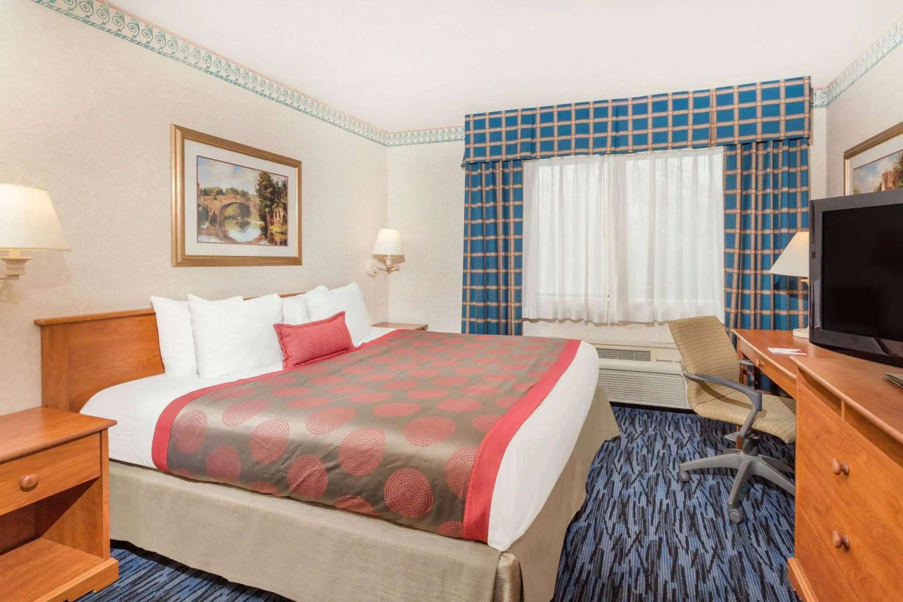 Photo of the whole room, Bed in Ramada by Wyndham Kent Seattle Area Photo of the whole room, Bed in Ramada by Wyndham Kent Seattle Area