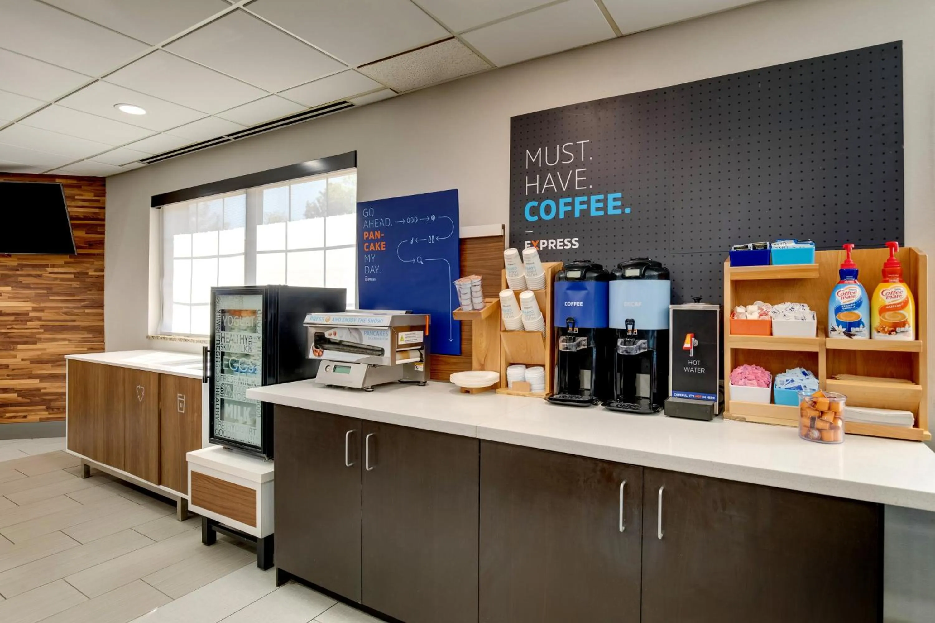 Breakfast in Holiday Inn Express I-95 Capitol Beltway - Largo by IHG