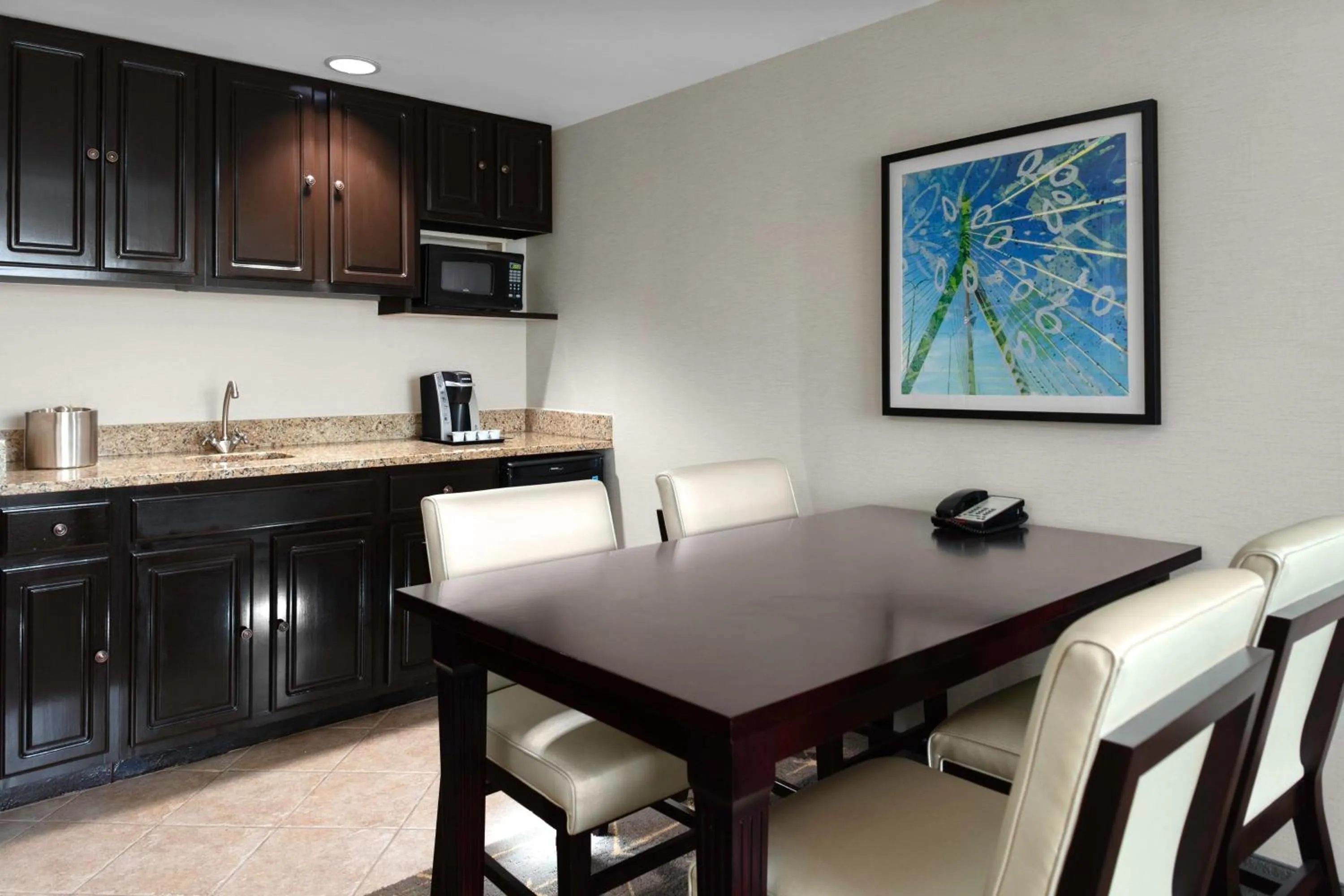 Photo of the whole room, Dining Area in Holiday Inn & Suites Marlborough, an IHG Hotel 