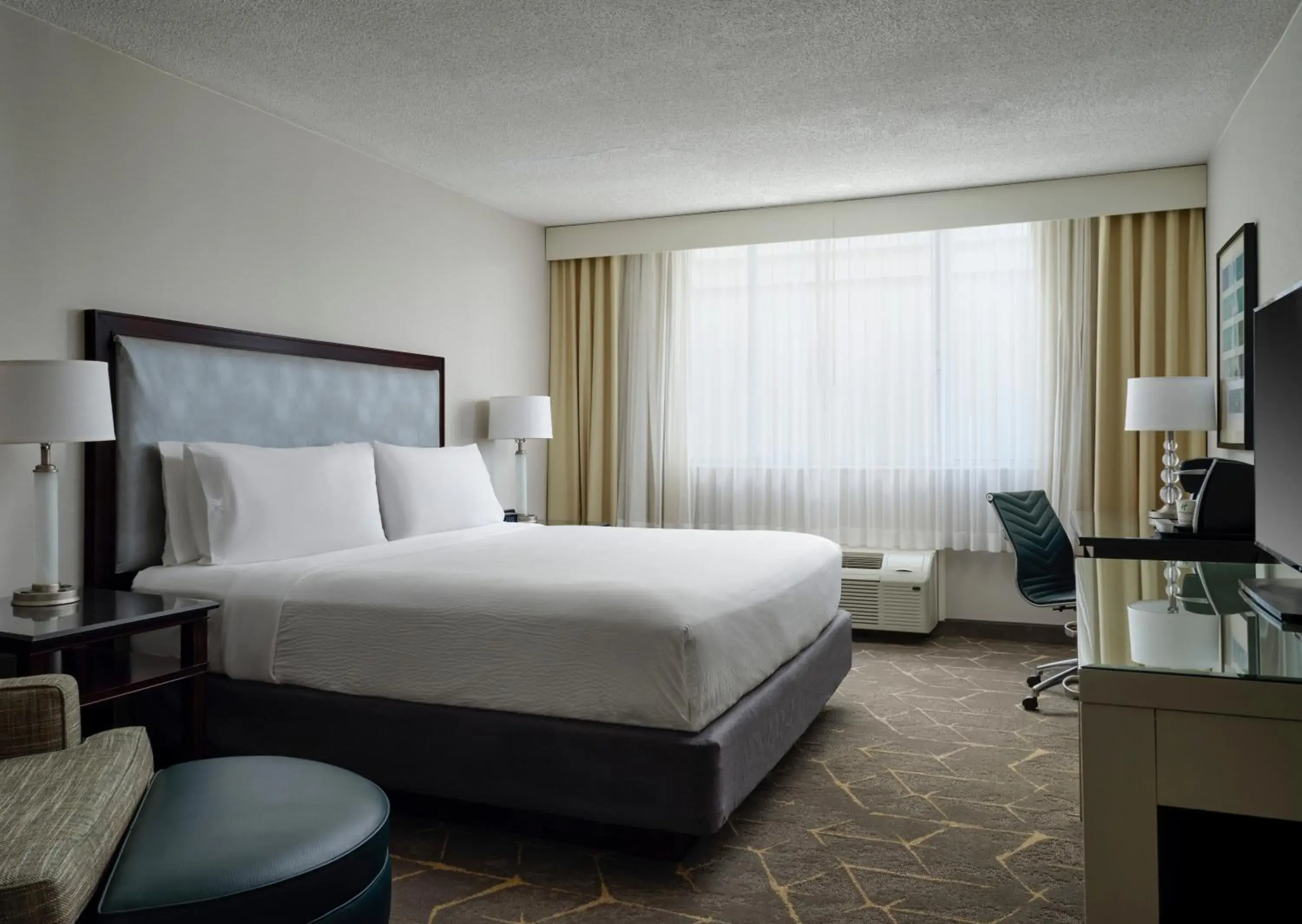 Bed in Holiday Inn & Suites Marlborough, an IHG Hotel 