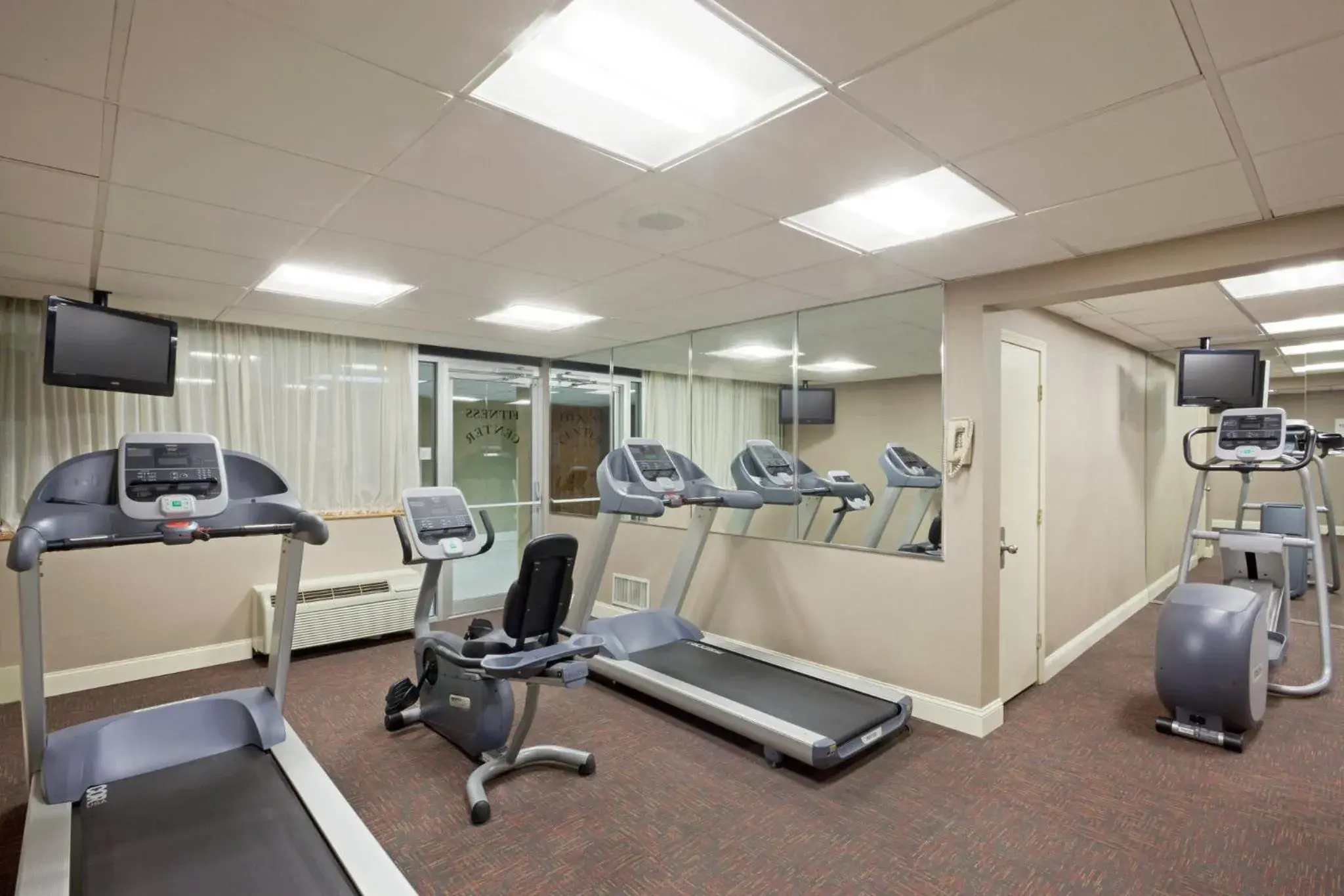 Spa and wellness centre/facilities, Fitness Center/Facilities in Holiday Inn & Suites Marlborough, an IHG Hotel 