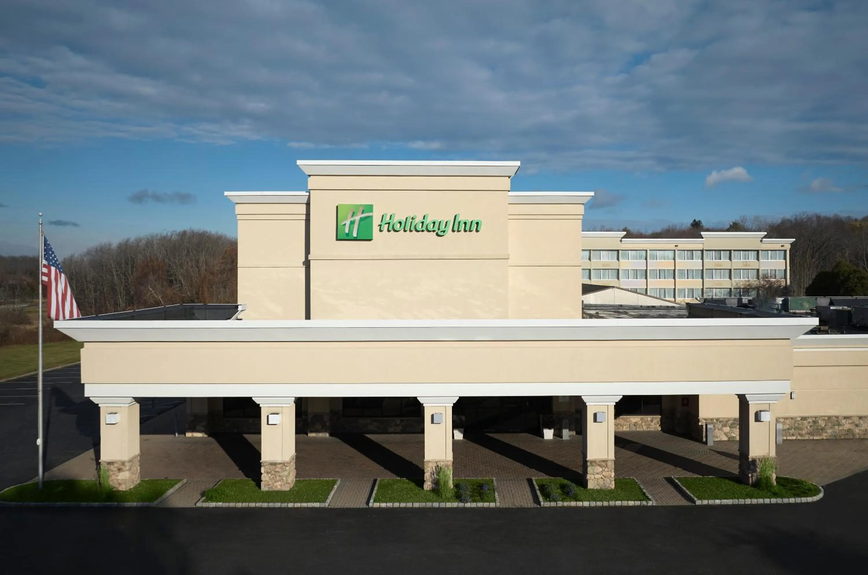 Property Building in Holiday Inn & Suites Marlborough, an IHG Hotel 