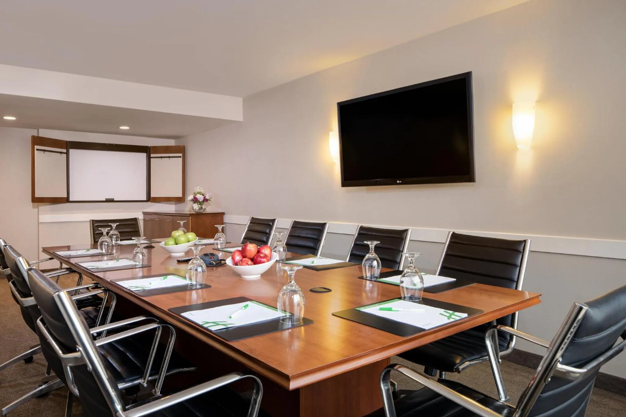 Meeting/conference room in Holiday Inn Columbia East-Jessup by IHG
