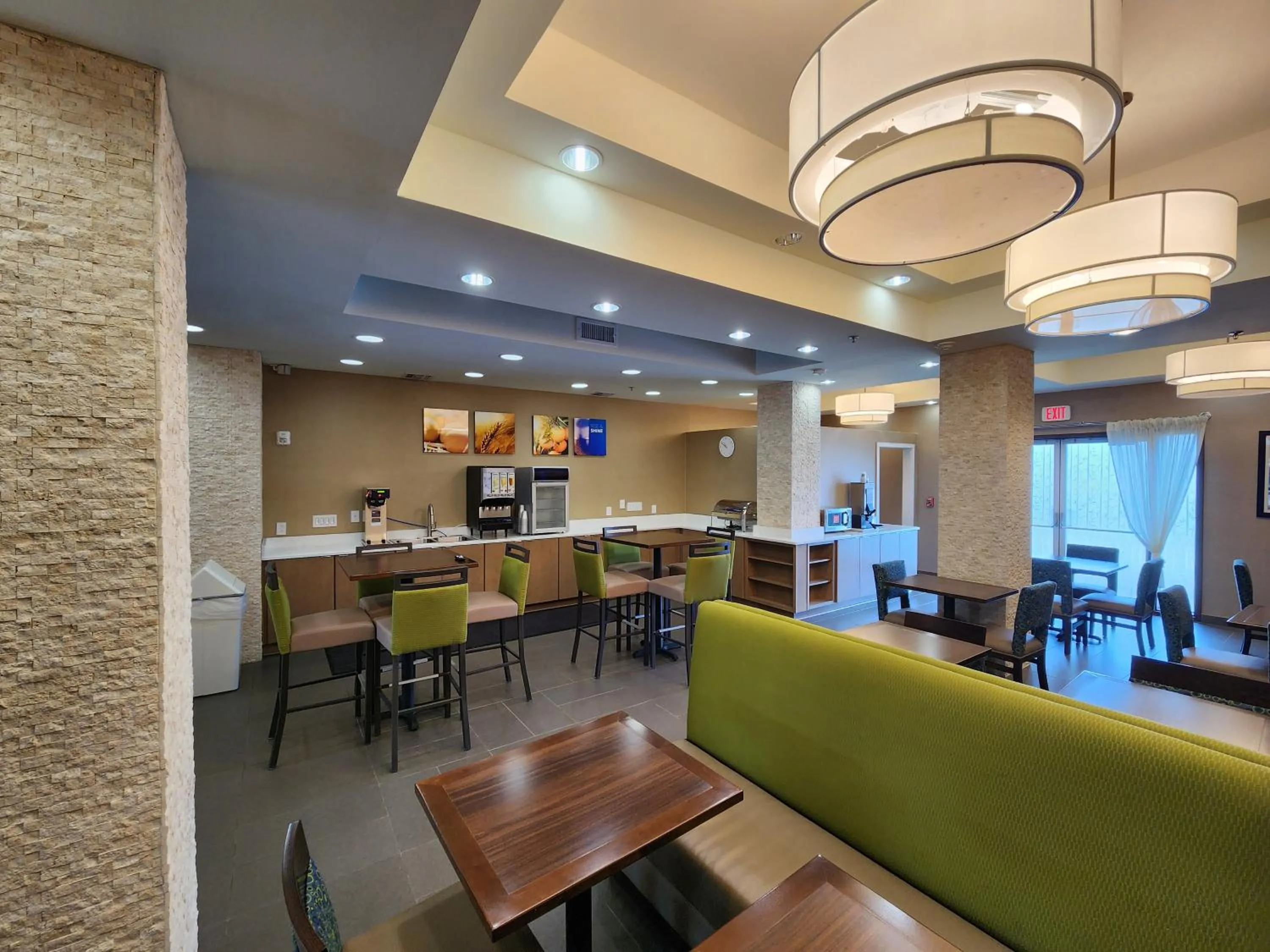 Breakfast in Comfort Suites New Orleans East