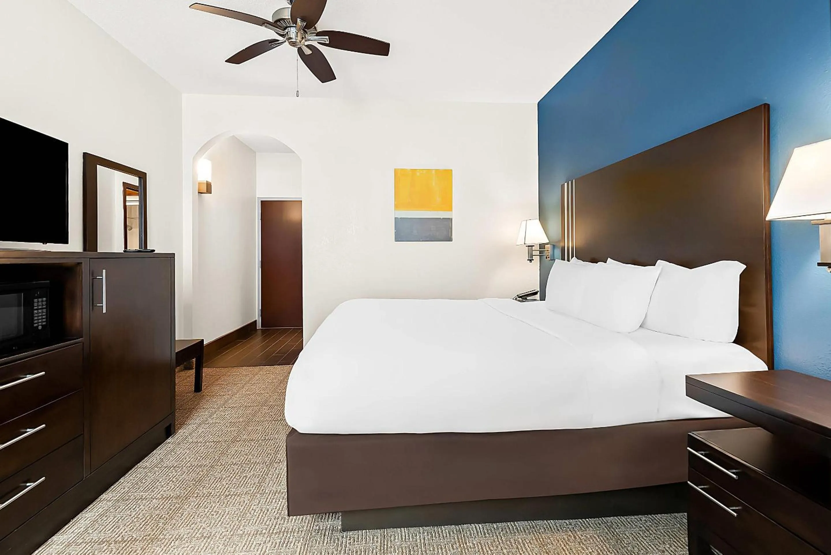 Bedroom, Bed in Comfort Suites New Orleans East