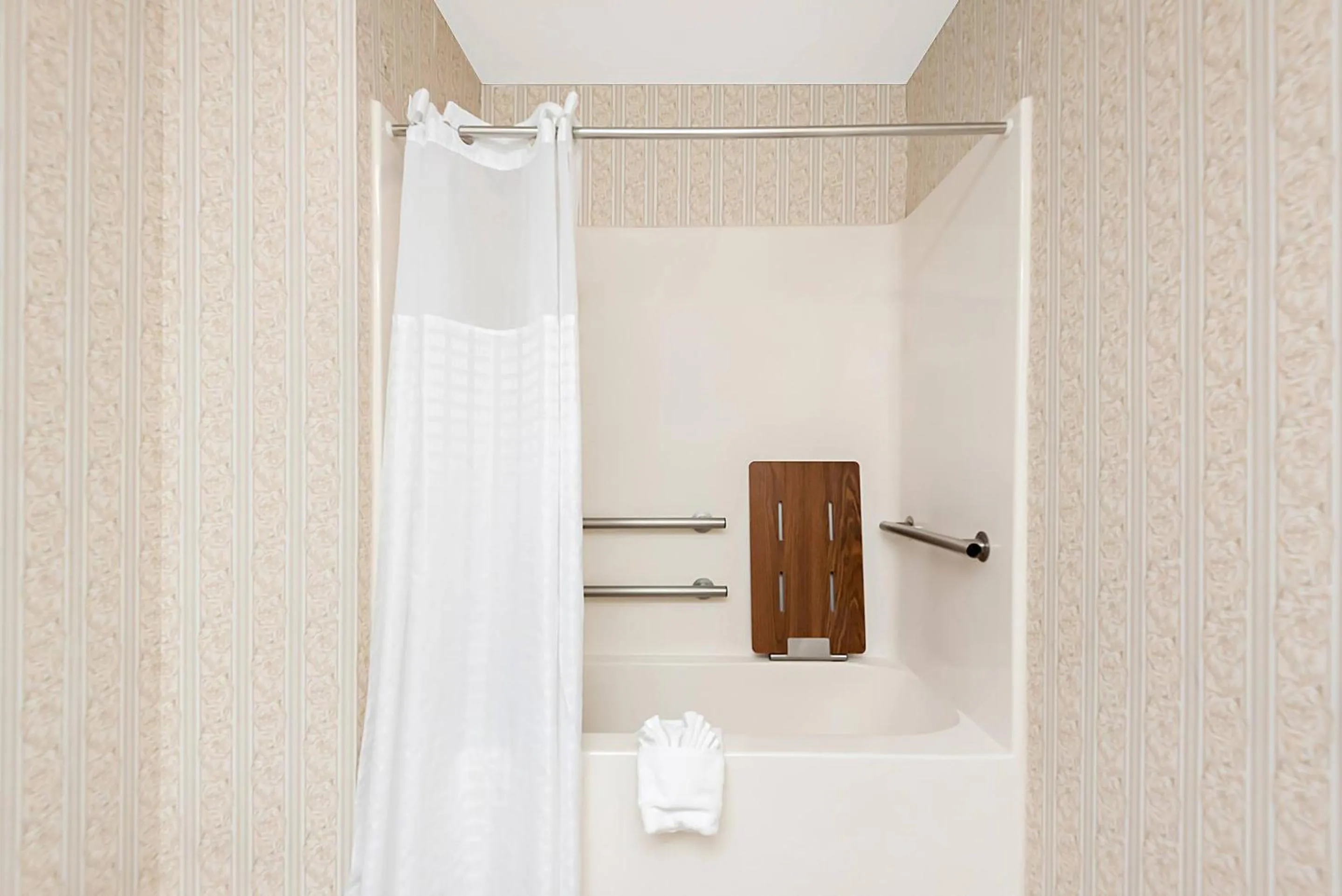 Bedroom in Comfort Suites New Orleans East