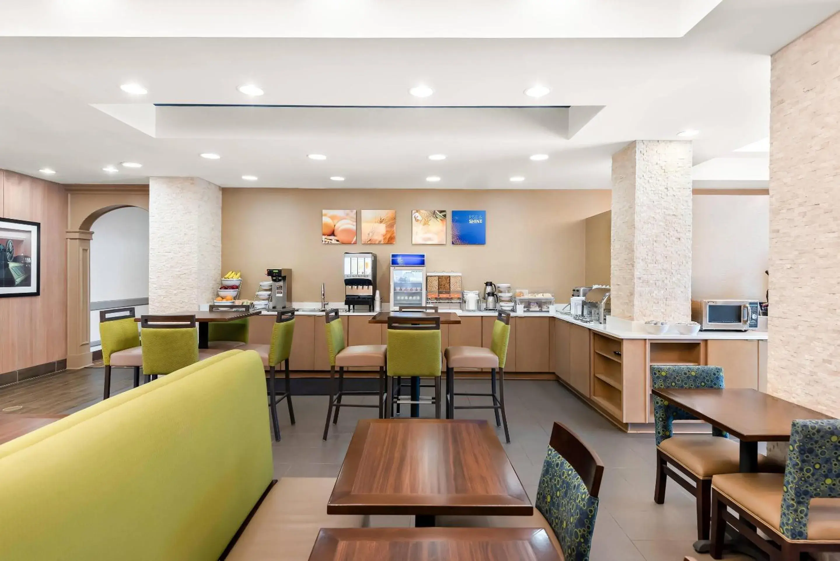 Breakfast in Comfort Suites New Orleans East Breakfast in Comfort Suites New Orleans East