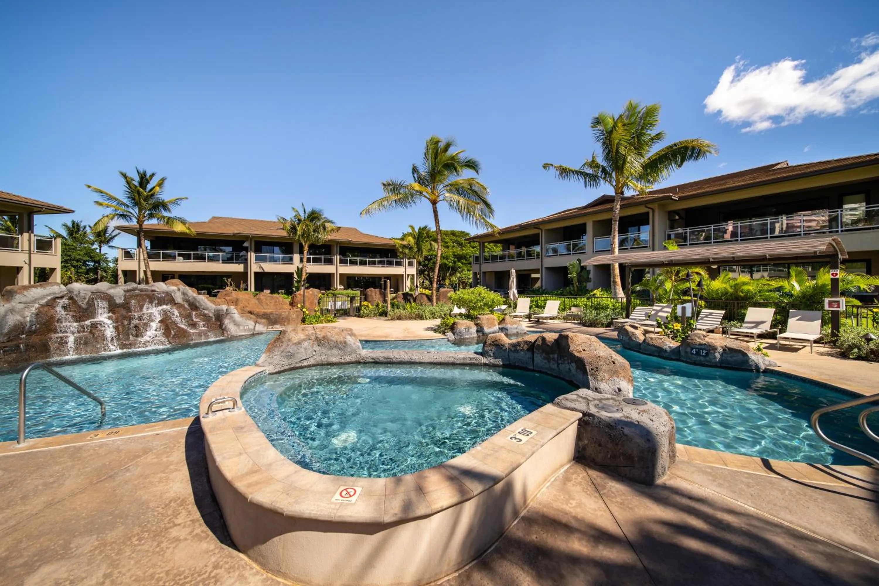 Swimming pool in OUTRIGGER Honua Kai Resort and Spa