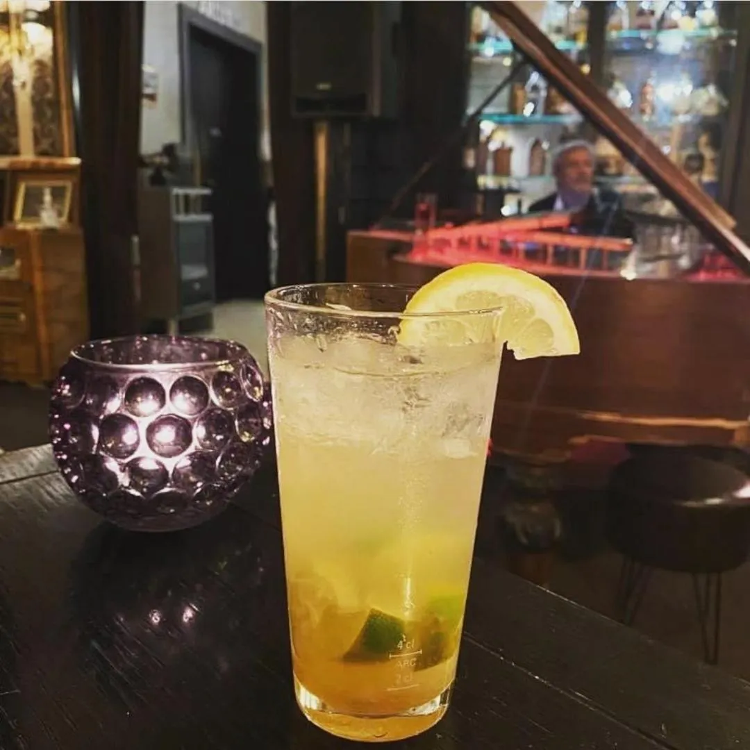 Lounge or bar in Logis Hôtel & Restaurant - Le Mouton Blanc