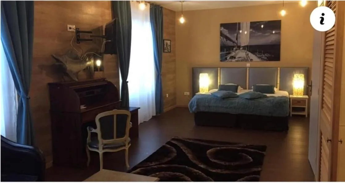 Bed in Logis Hôtel & Restaurant - Le Mouton Blanc